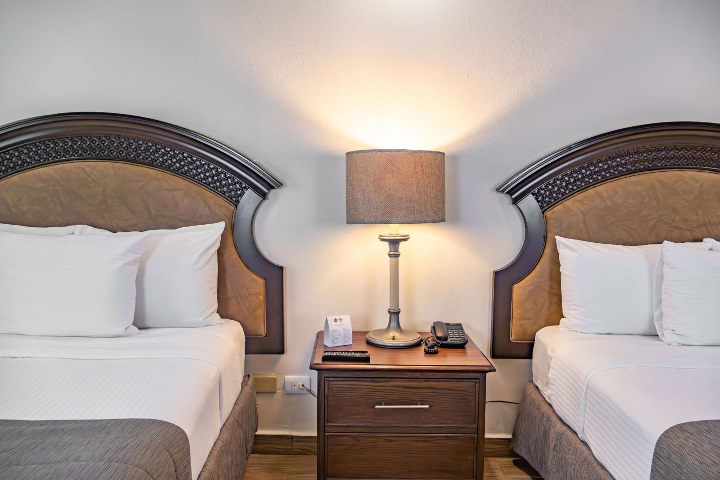 Superior Room with 2 Double Beds and Kitchenette - Non Smoking - Photo 11
