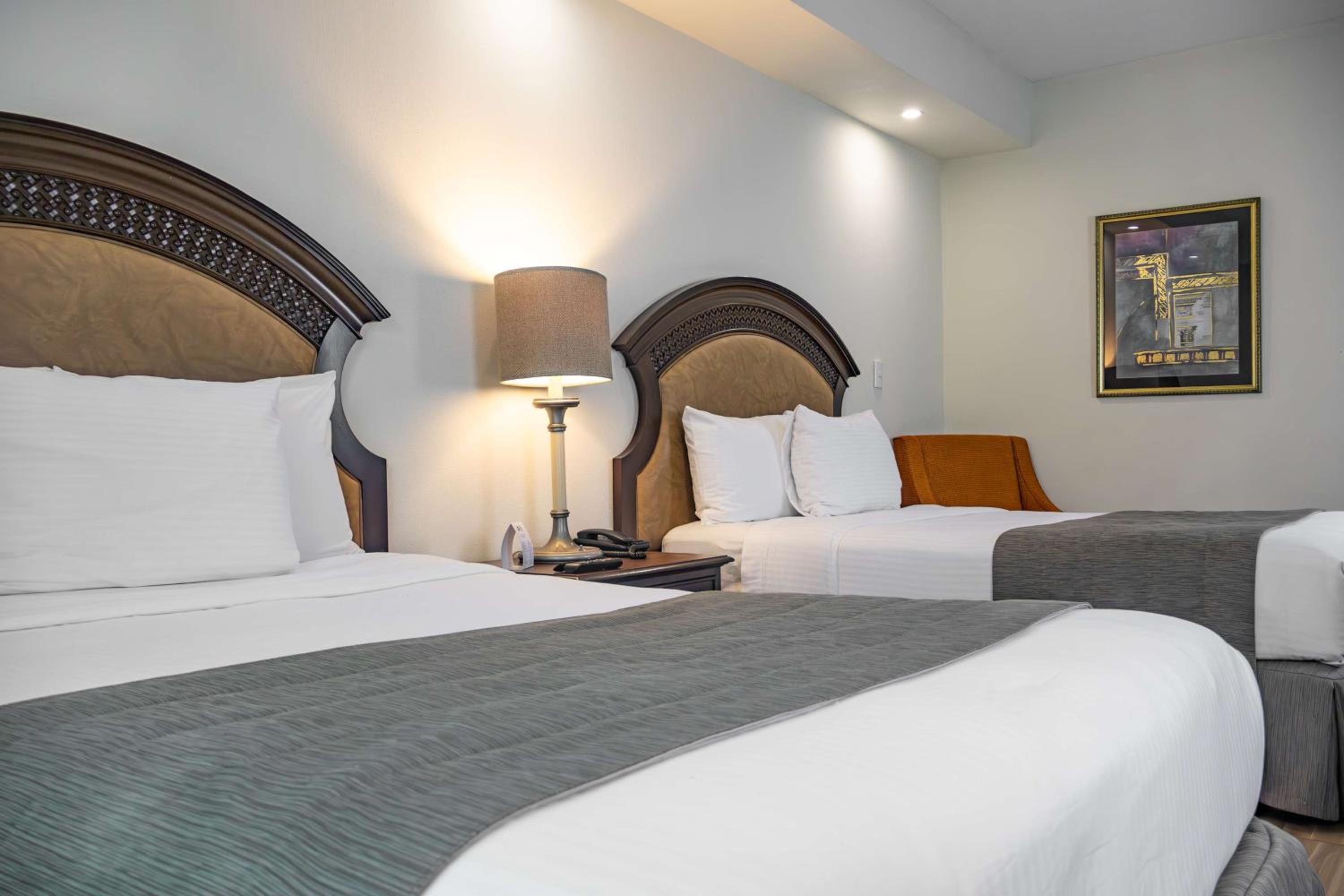 Superior Room with 2 Double Beds and Kitchenette - Non Smoking - Photo 8