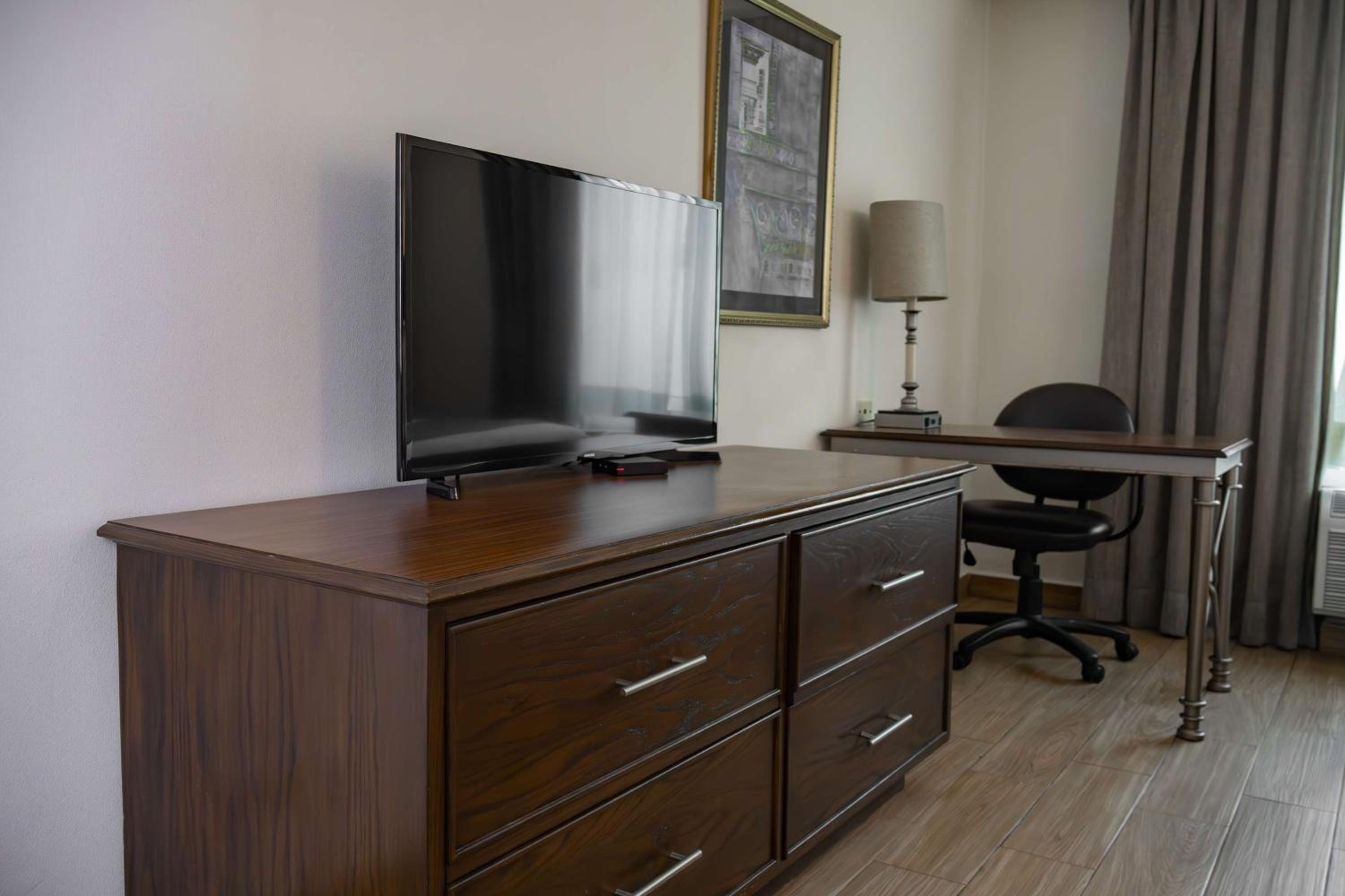 Superior Room with 2 Double Beds and Kitchenette - Non Smoking - Photo 9