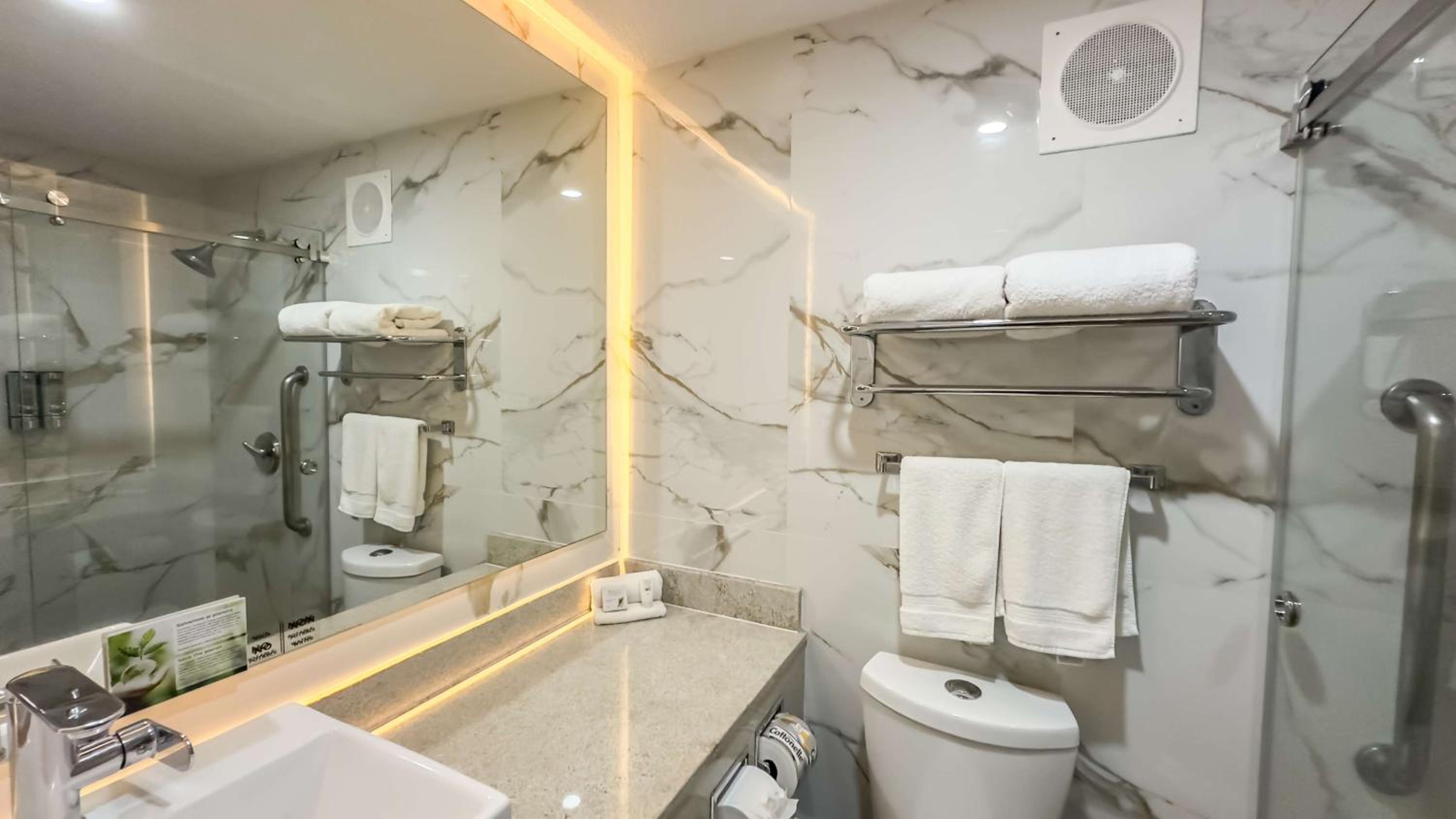 Superior Room with 2 Double Beds and Kitchenette - Non Smoking - Photo 7