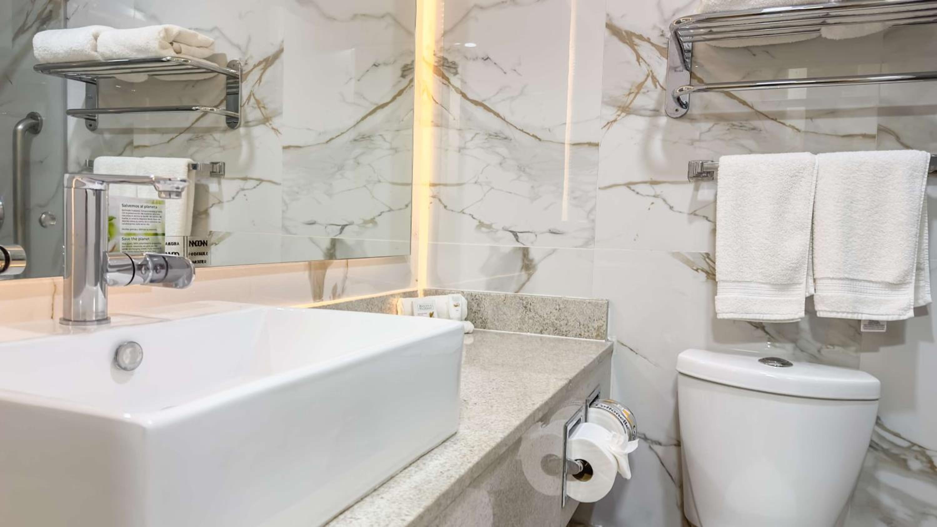 Superior Room with 2 Double Beds and Kitchenette - Non Smoking - Photo 6