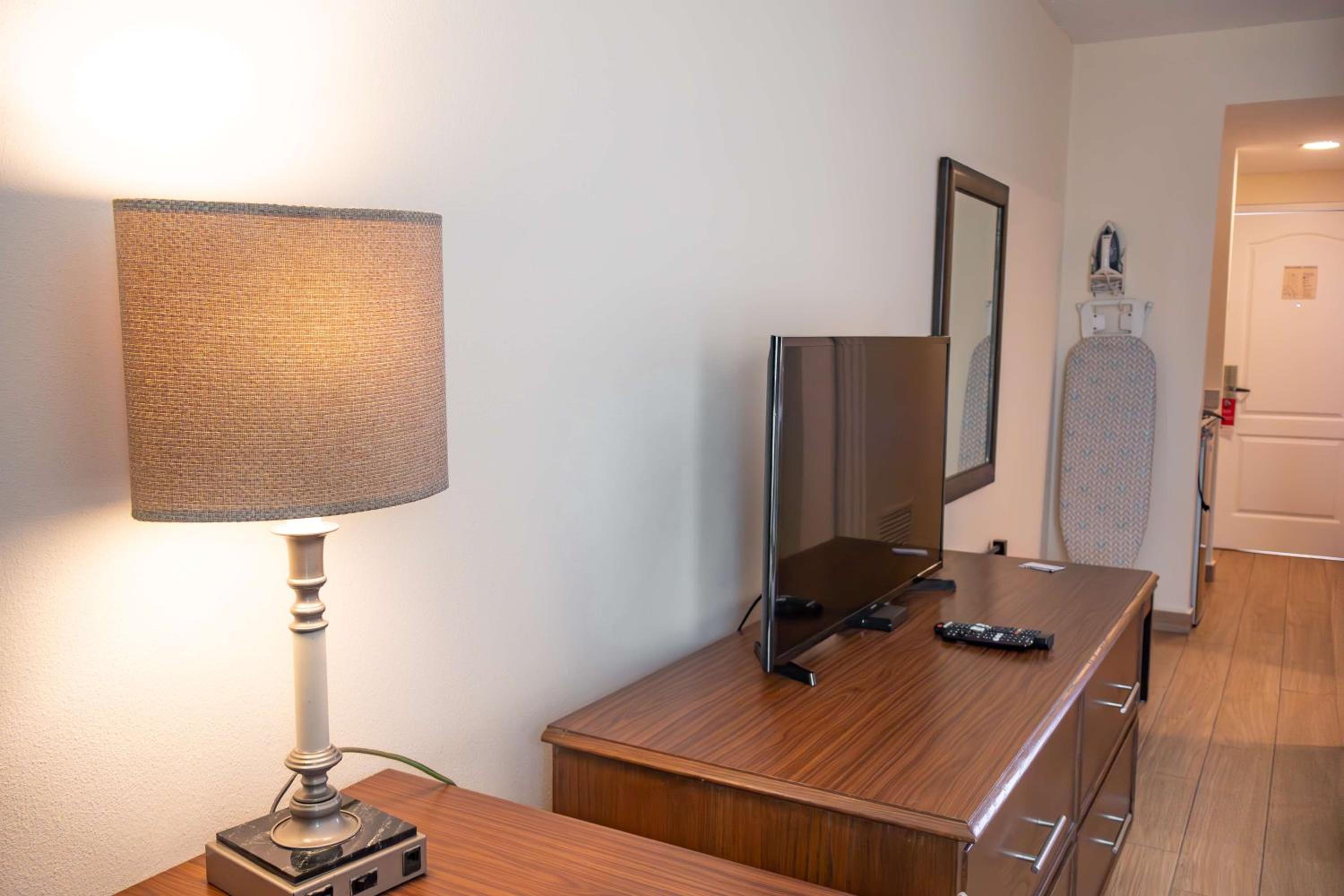 King Room with Kitchenette - Non-smoking - Photo 8