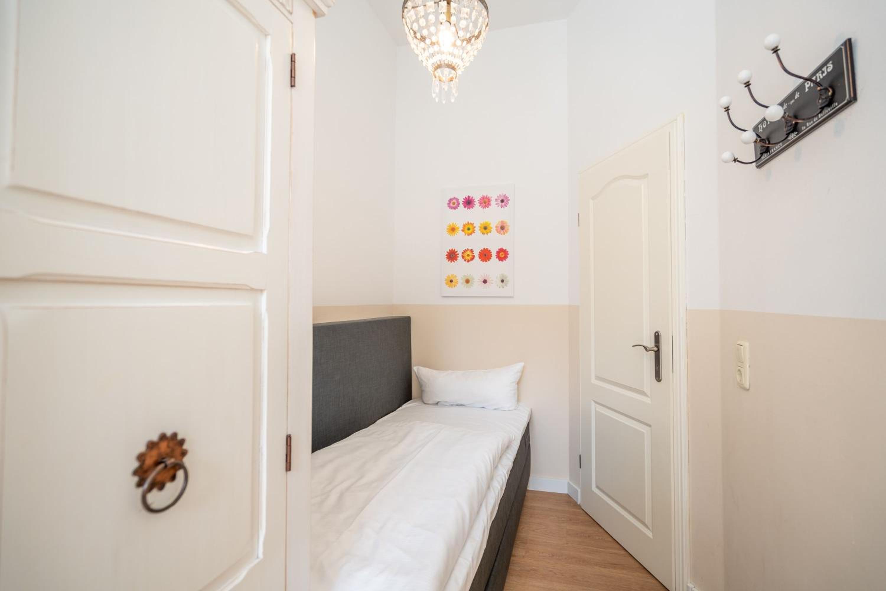 Two-Bedroom Apartment with Shower  photo 3