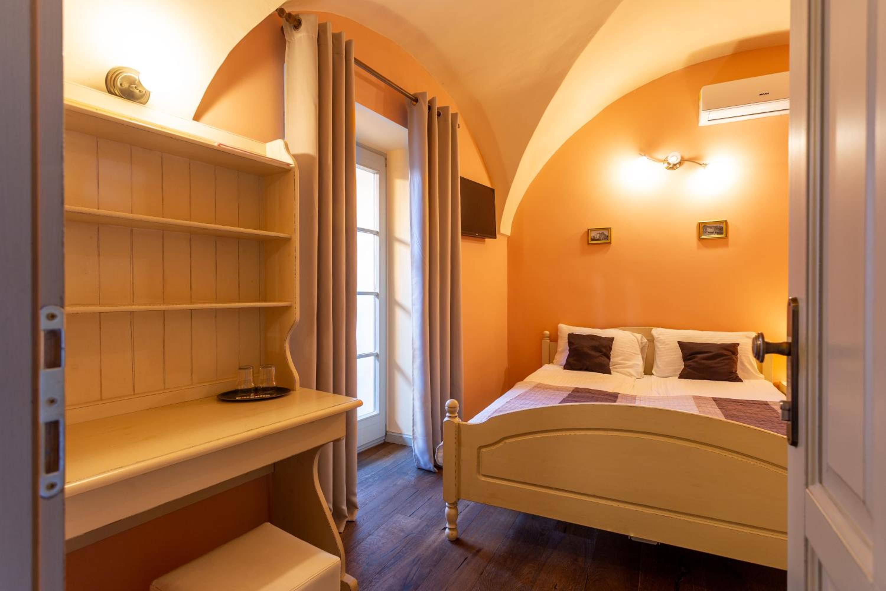 Double Room with Terrace - Photo 3