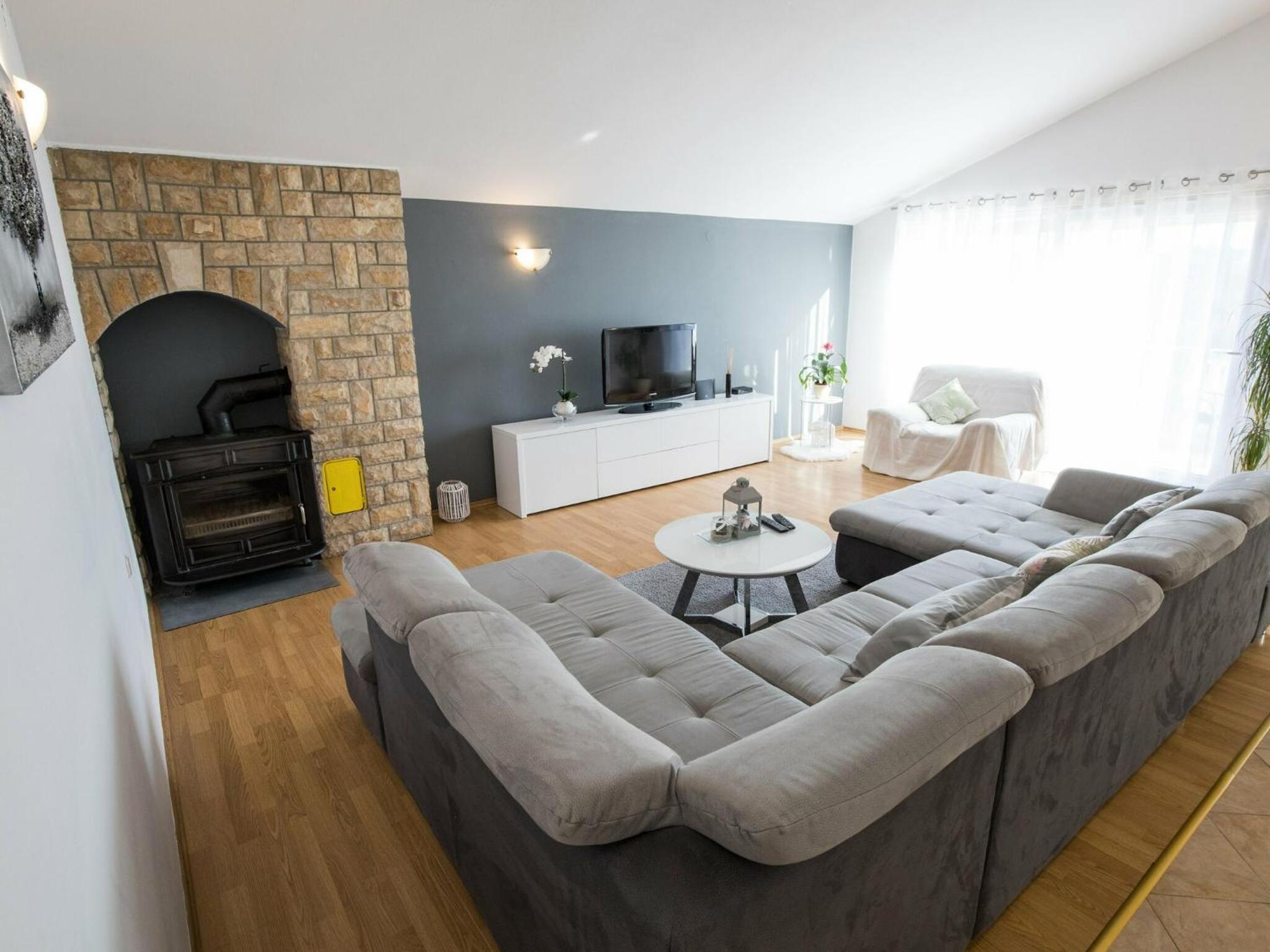 Three-Bedroom Vacation Home  photo 1