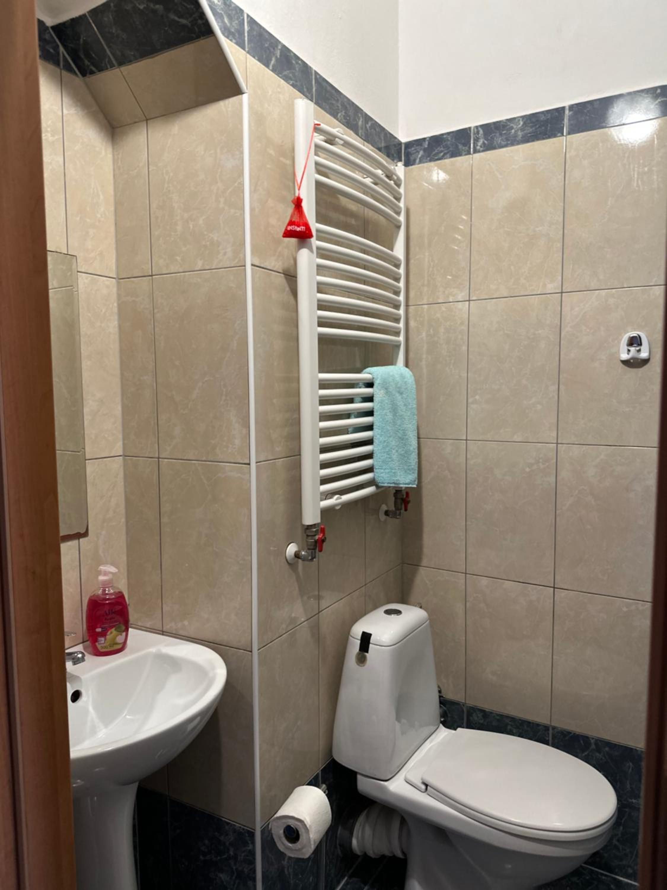 Twin Room - Photo 6