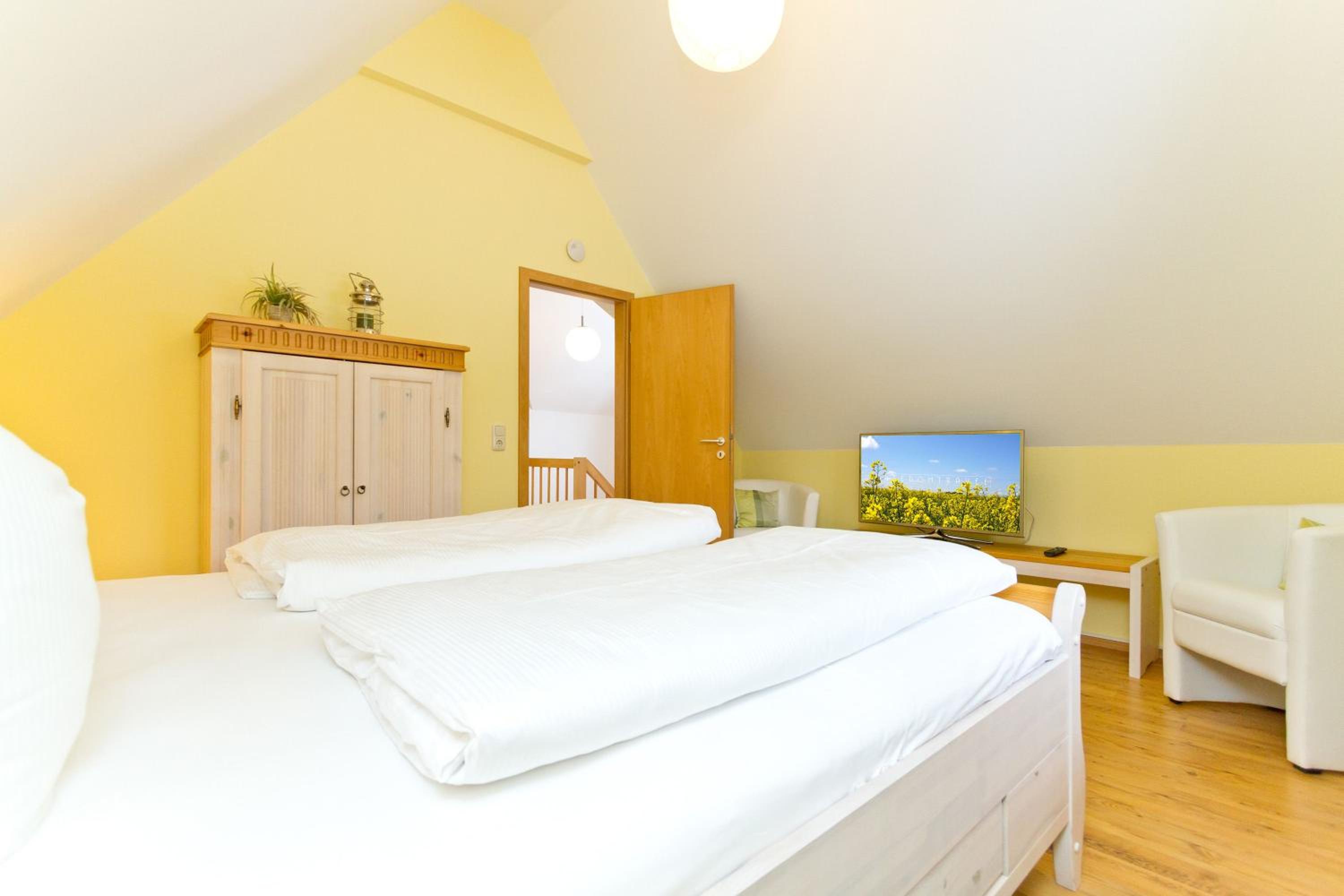 Two-Bedroom House with Terrace photo 2