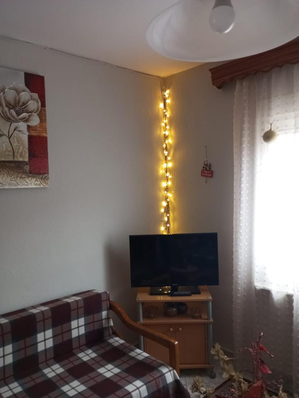 One-Bedroom House - Photo 27