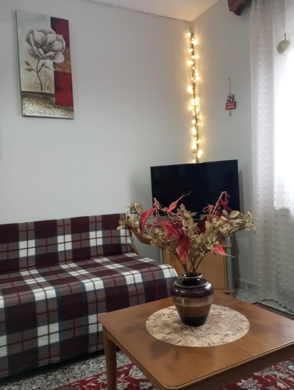 One-Bedroom House - Photo 24