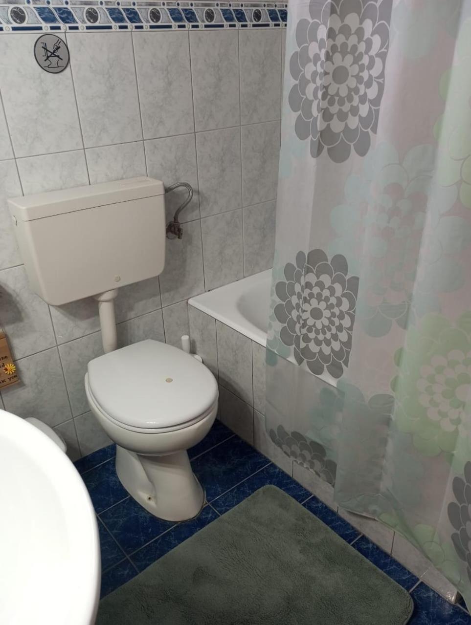 One-Bedroom House - Photo 15