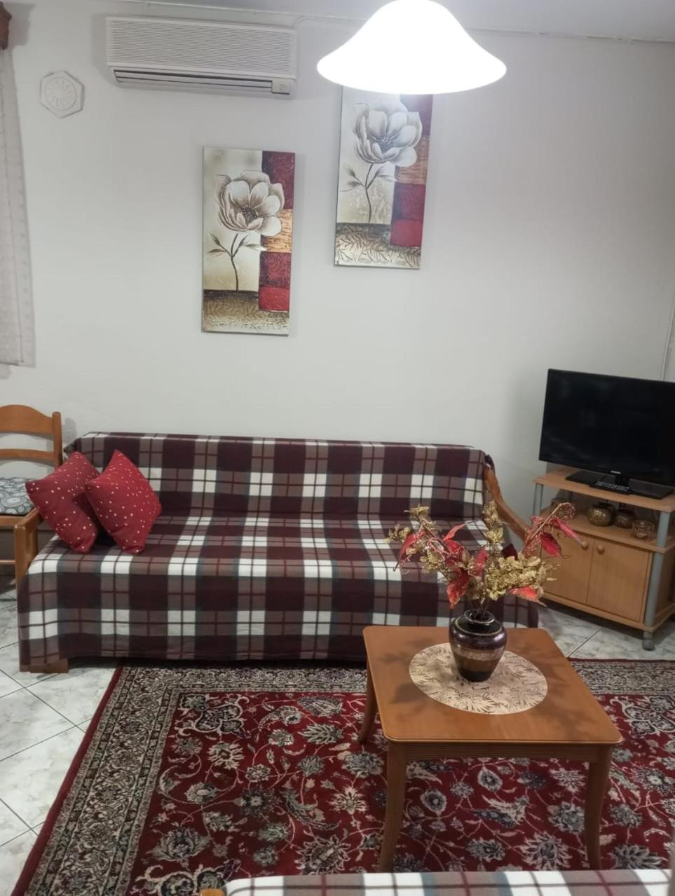 One-Bedroom House - Photo 14
