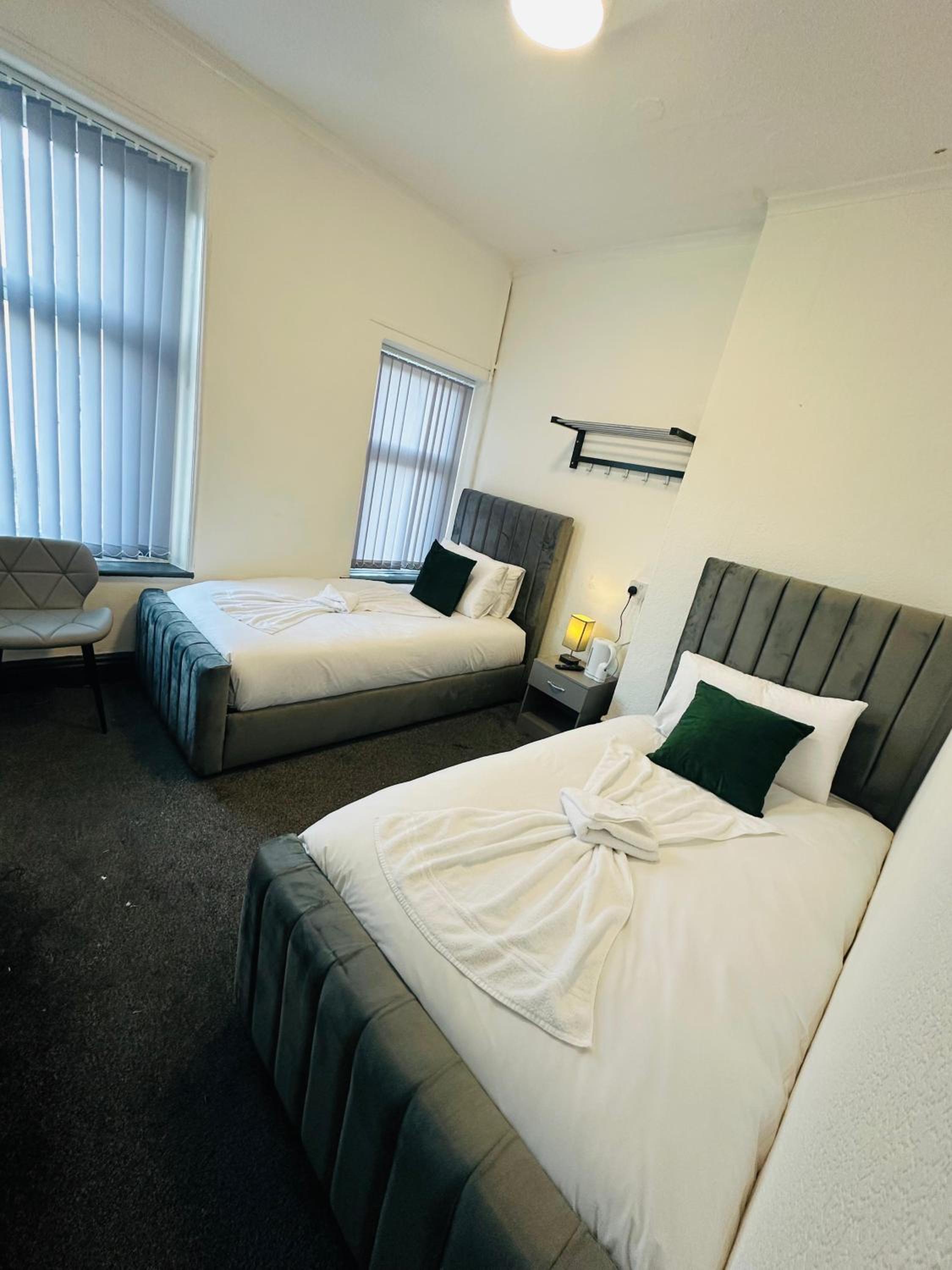 Twin Room - Photo 2