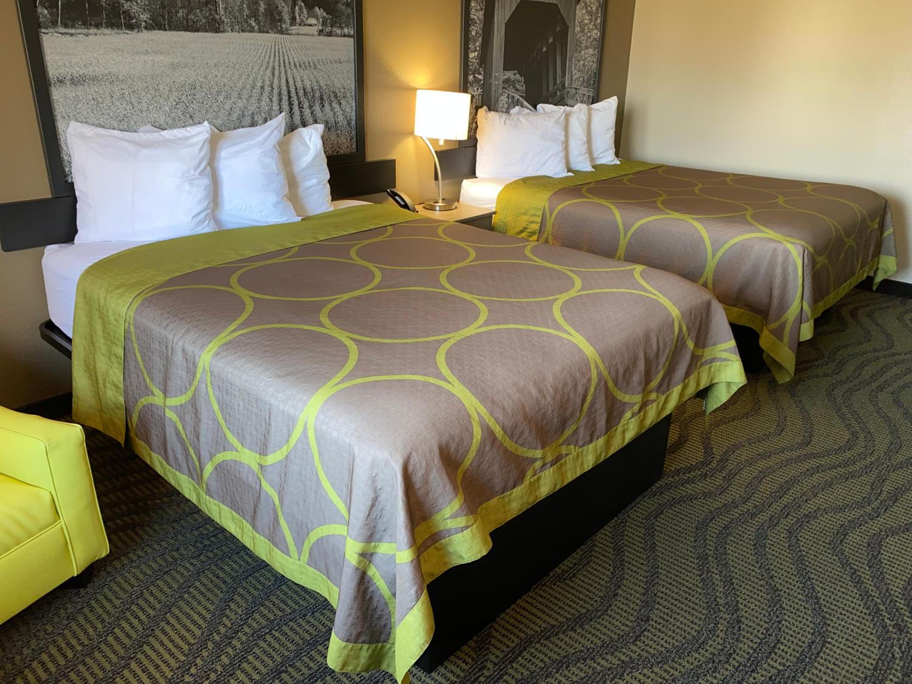 Queen Room with Two Queen Beds - Non-Smoking - Photo 1
