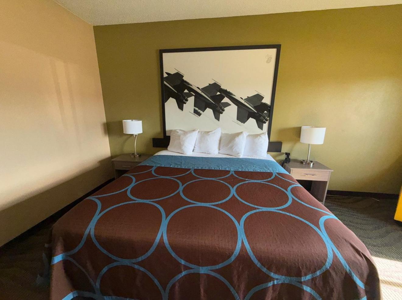 King Room - Non-Smoking - Photo 1