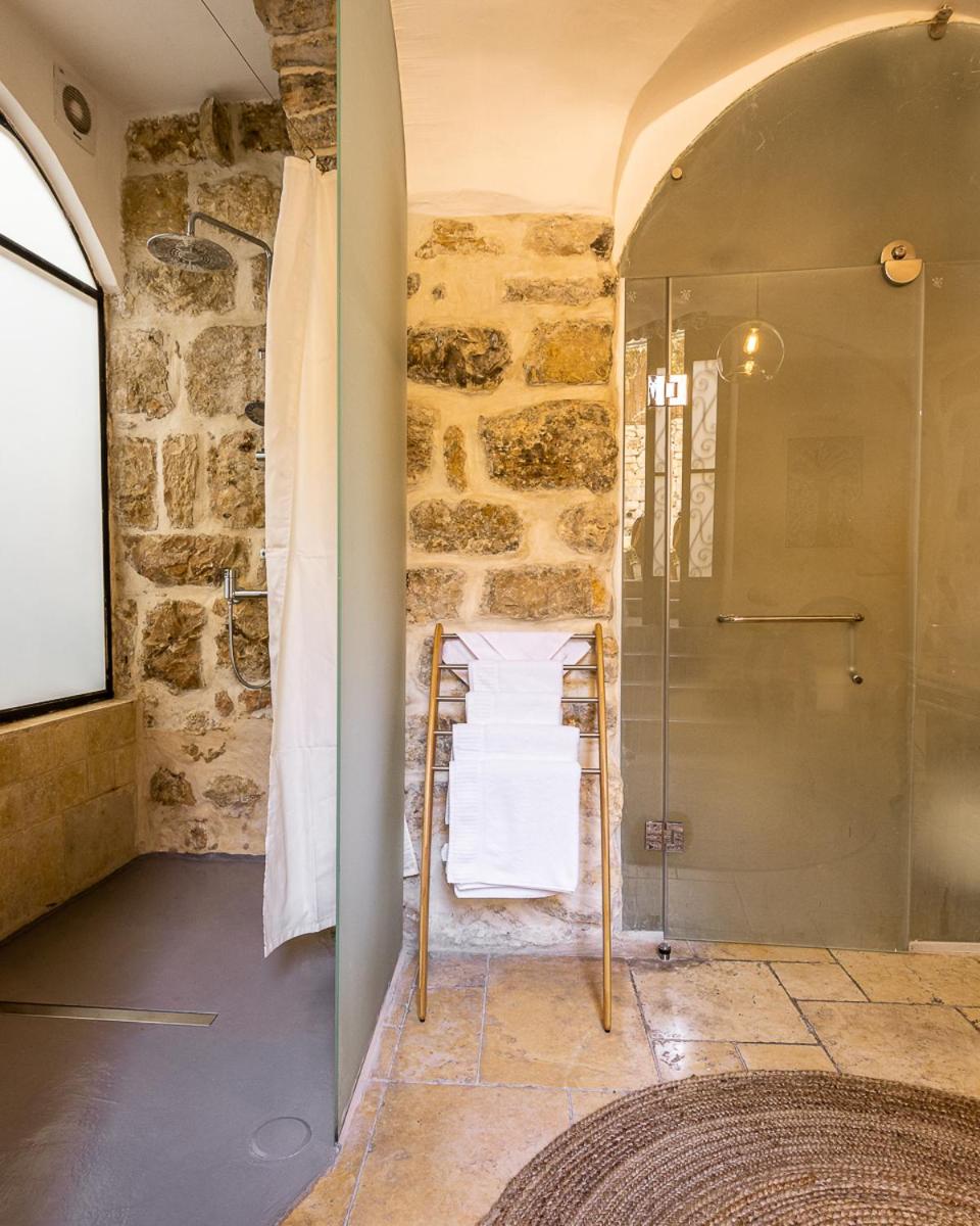 Deluxe Suite - Photo 7