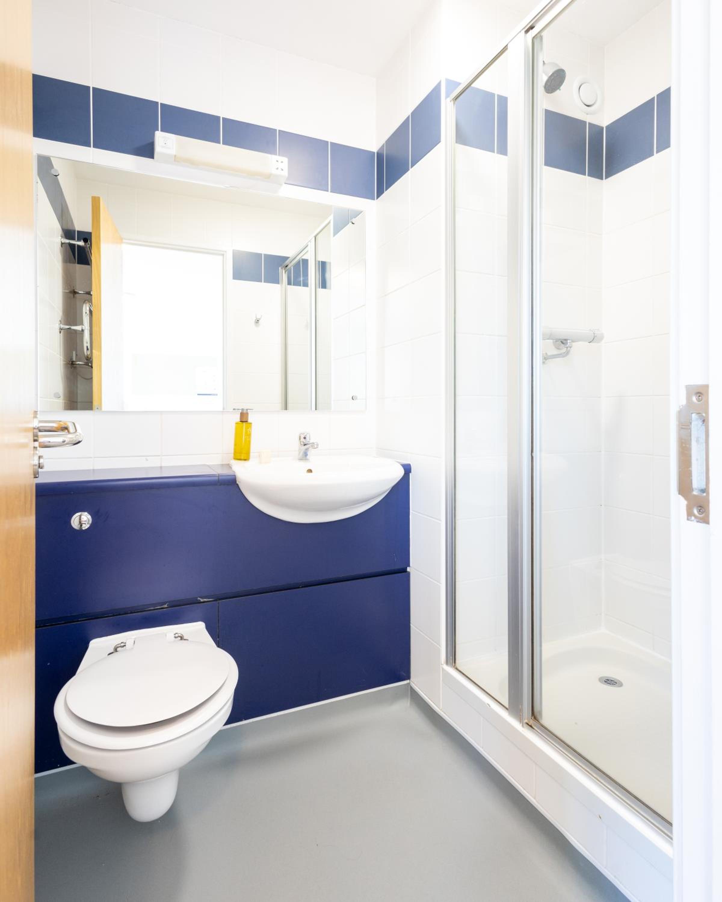 En Suite Twin Room - Chancellors Court - Photo 7