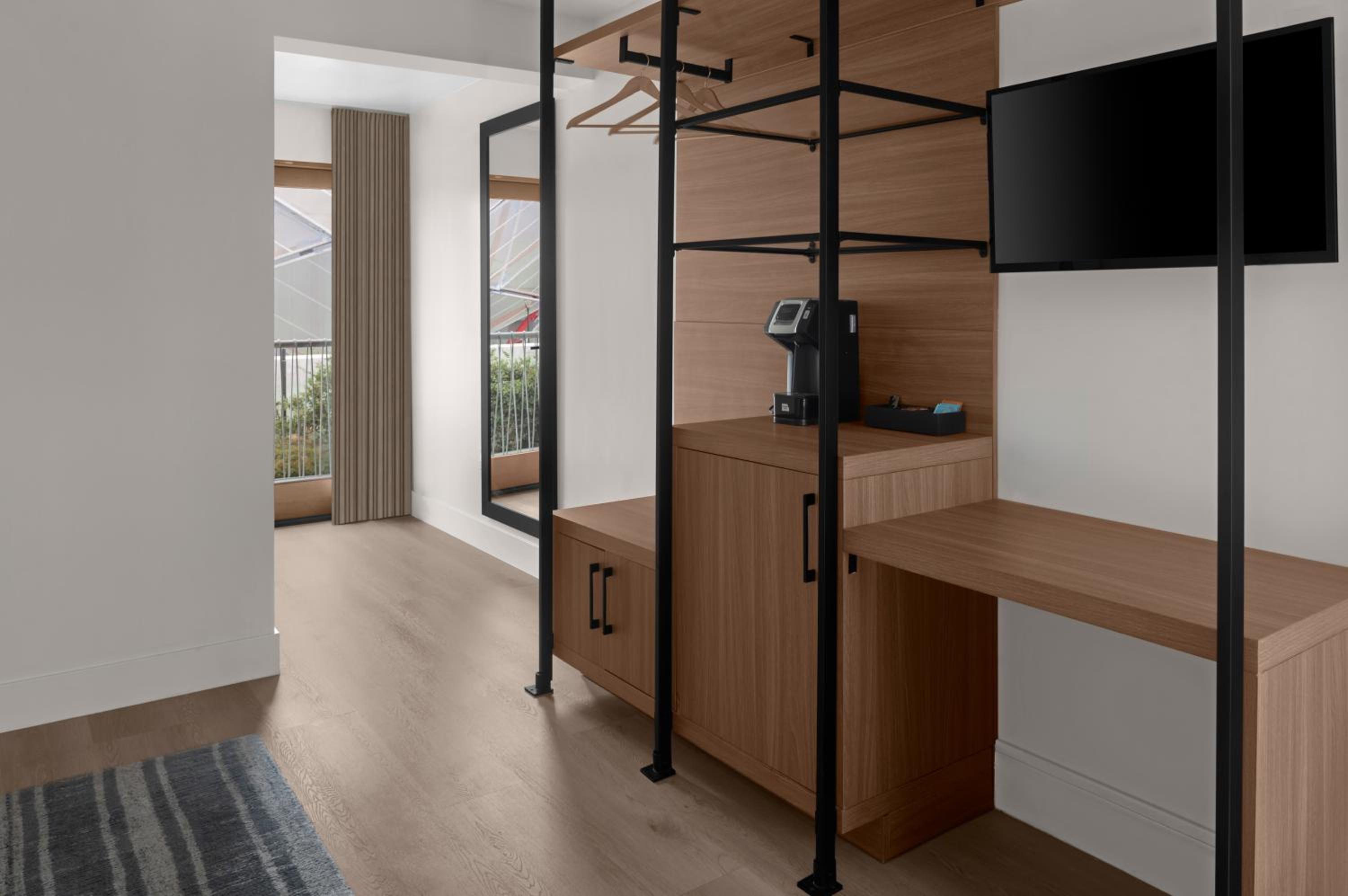 Double Room With Roll-In Shower And Balcony - Mobility Accessible