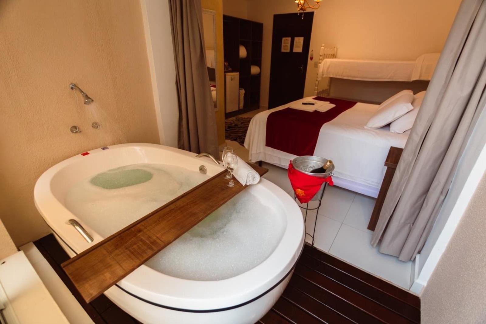 Quadruple Room with Bath photo 2