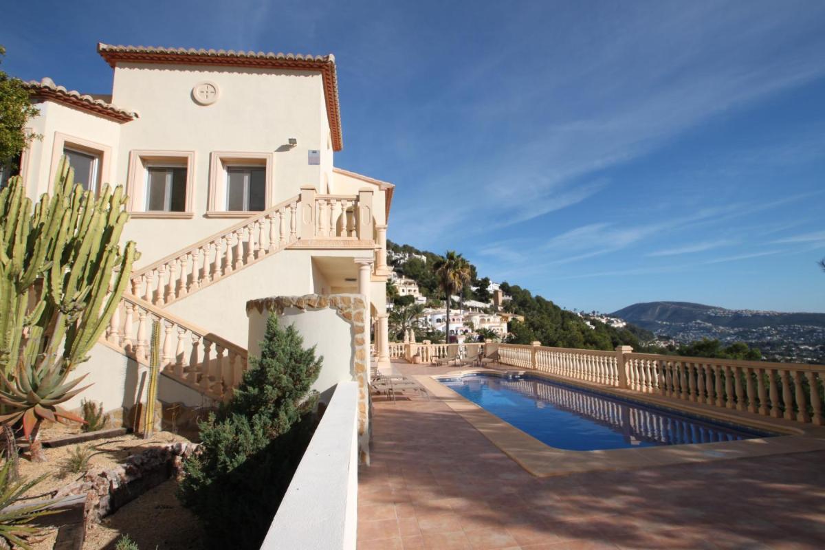 Three-Bedroom Villa with Private Pool photo 3
