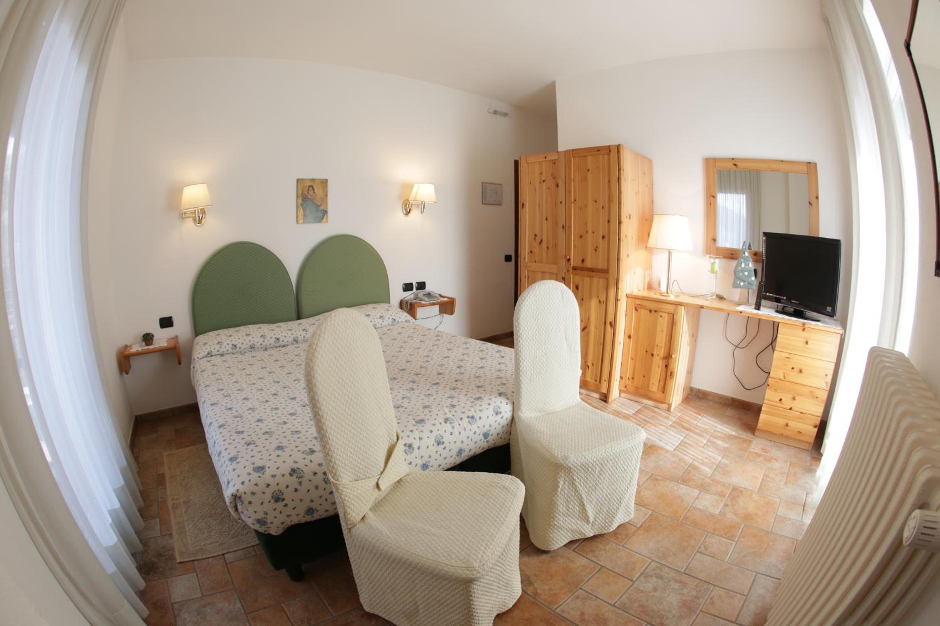 Standard Double or Twin Room - Photo 11