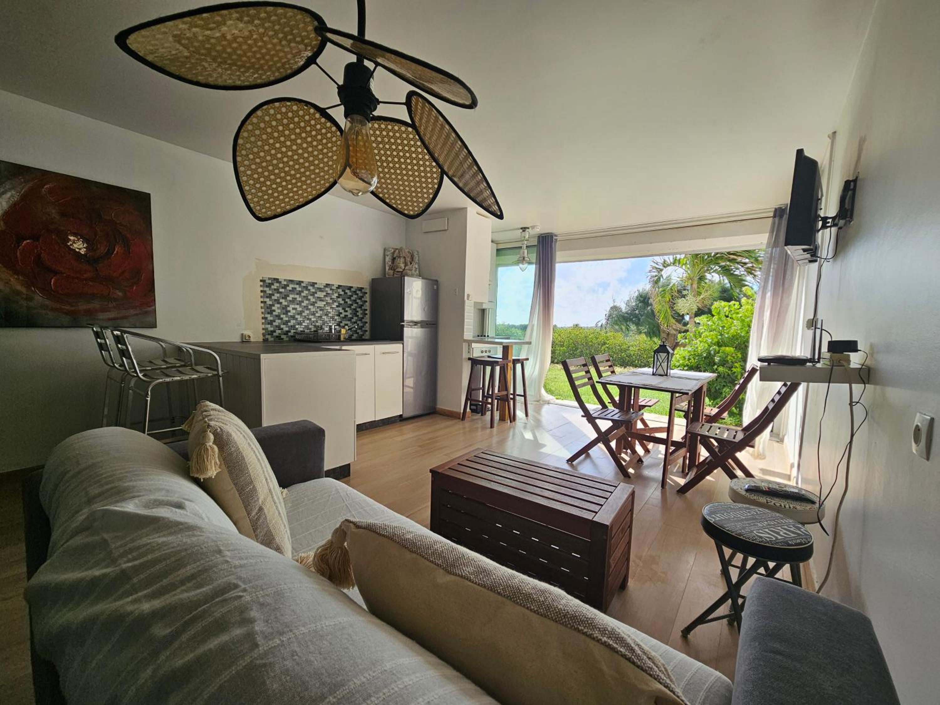 One-Bedroom Apartment photo 3