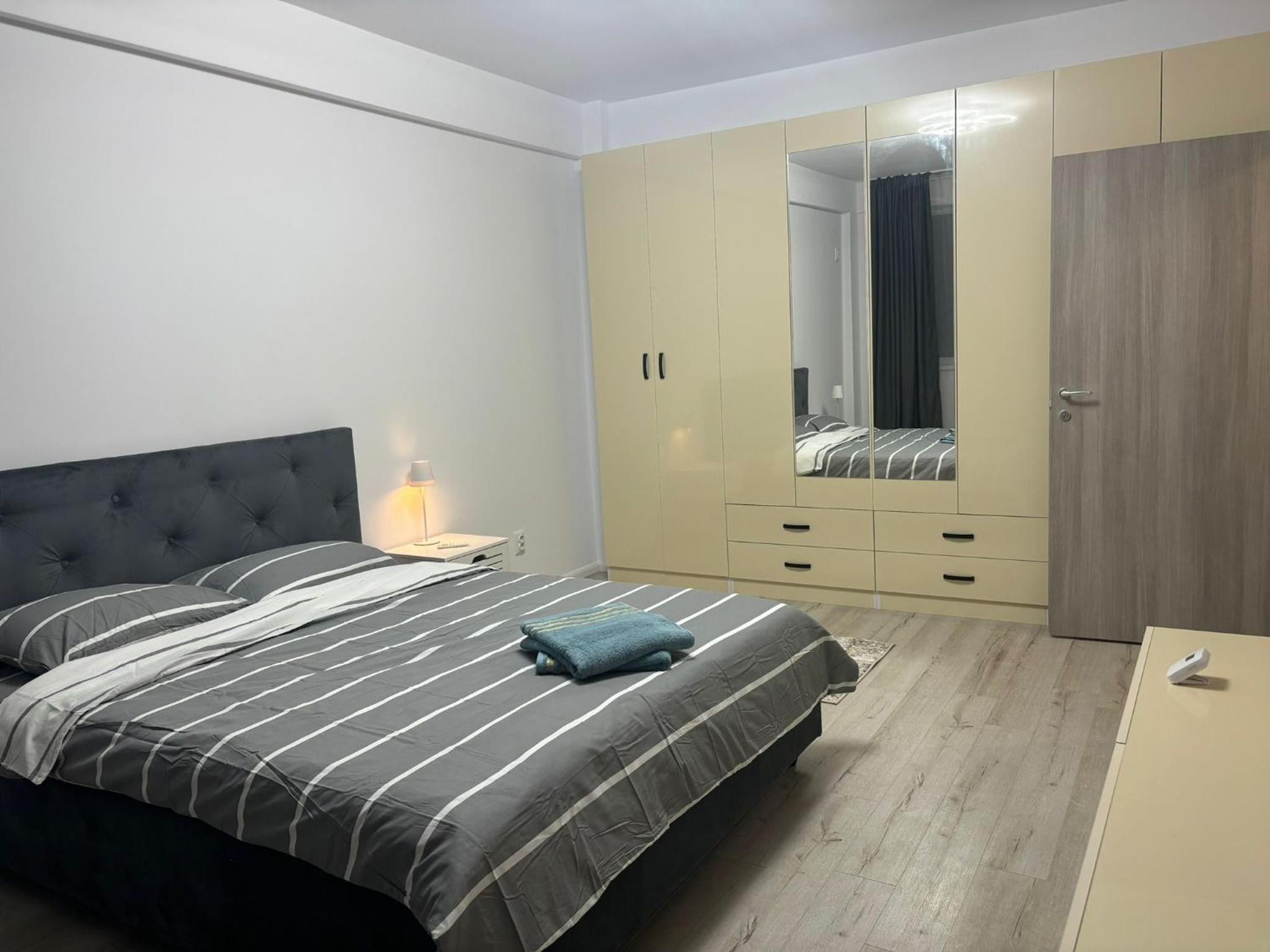 One-Bedroom Apartment photo 1
