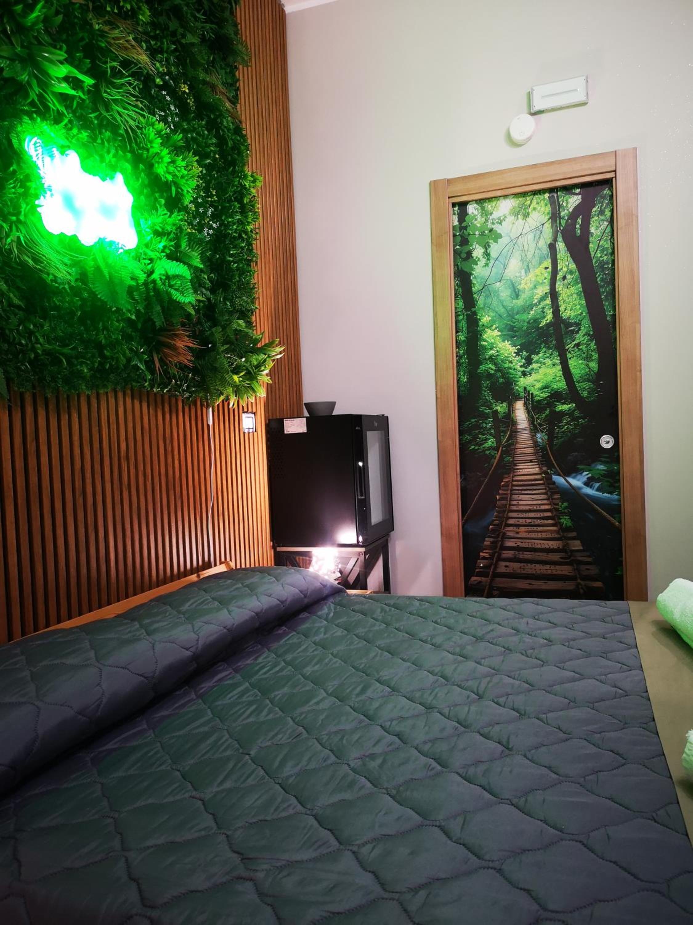 Deluxe Suite with Spa Bath - Photo 3