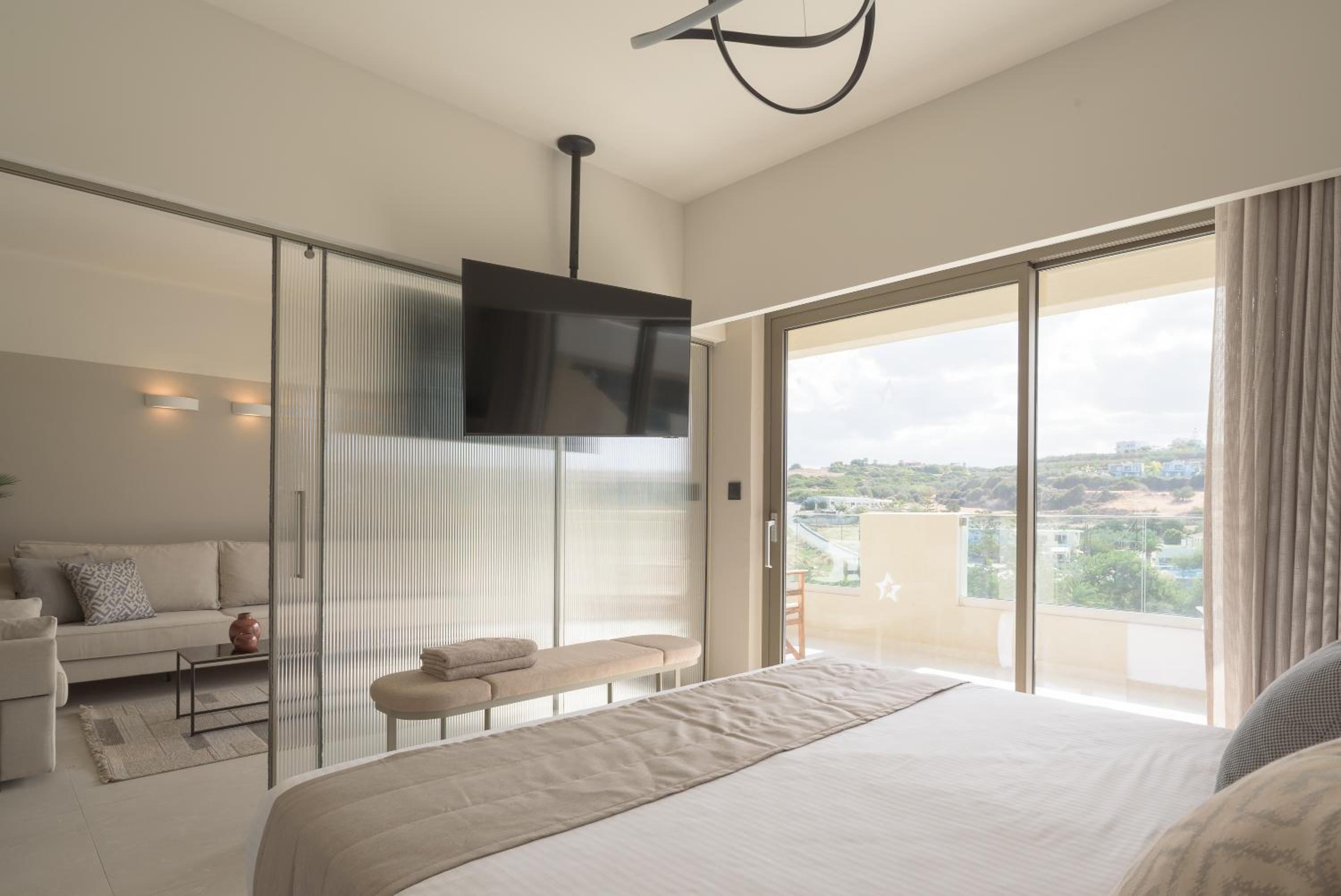 Junior Suite with Mountain View - Photo 7