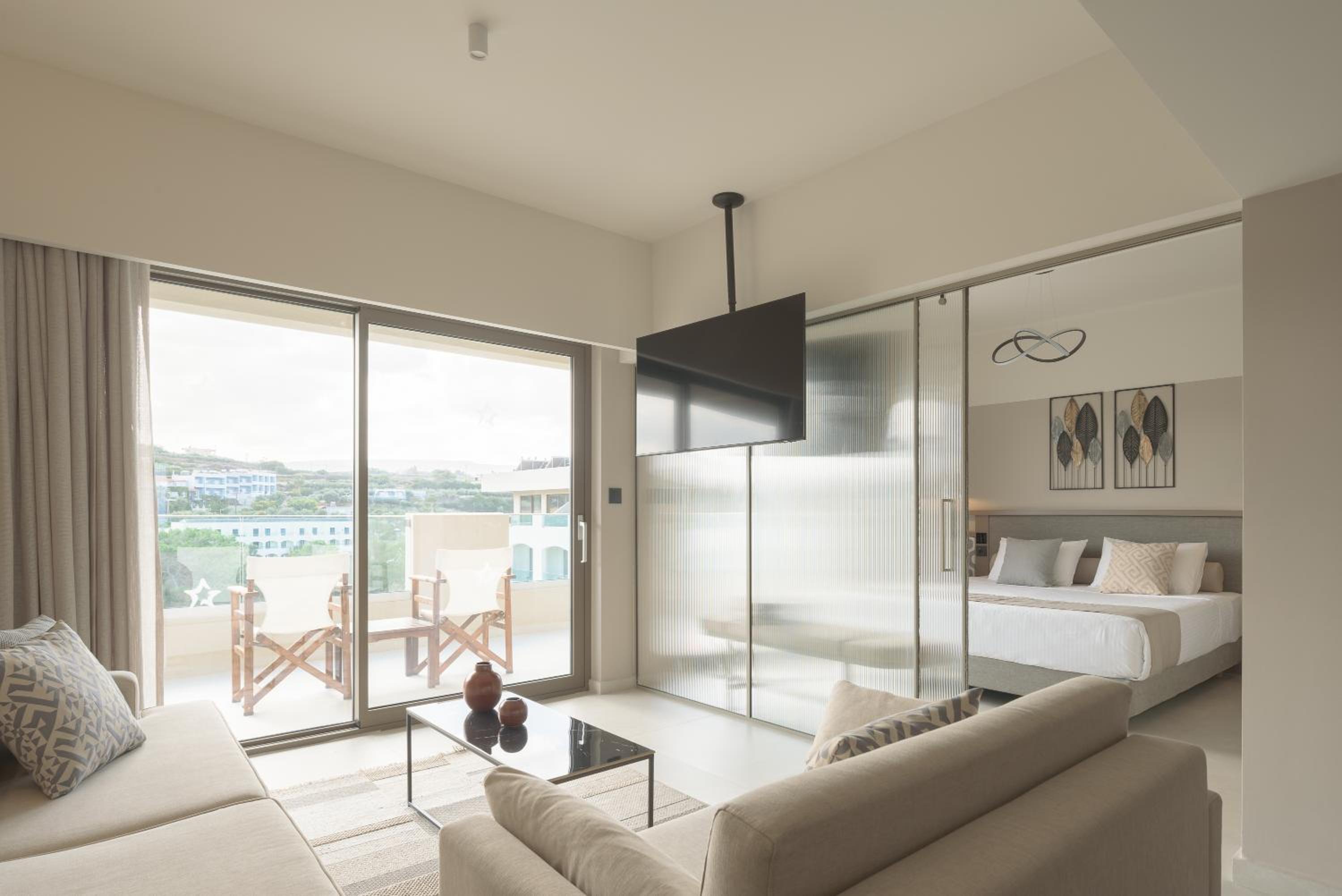 Junior Suite with Mountain View - Photo 1