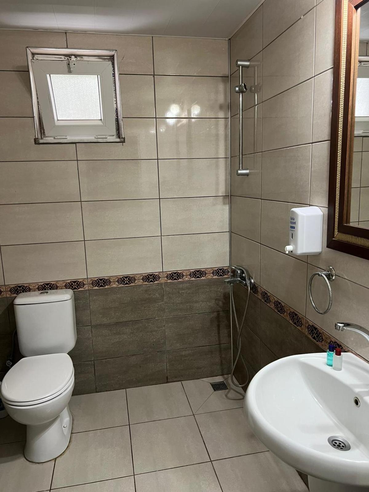 Economy Double Or Twin Room photo 3