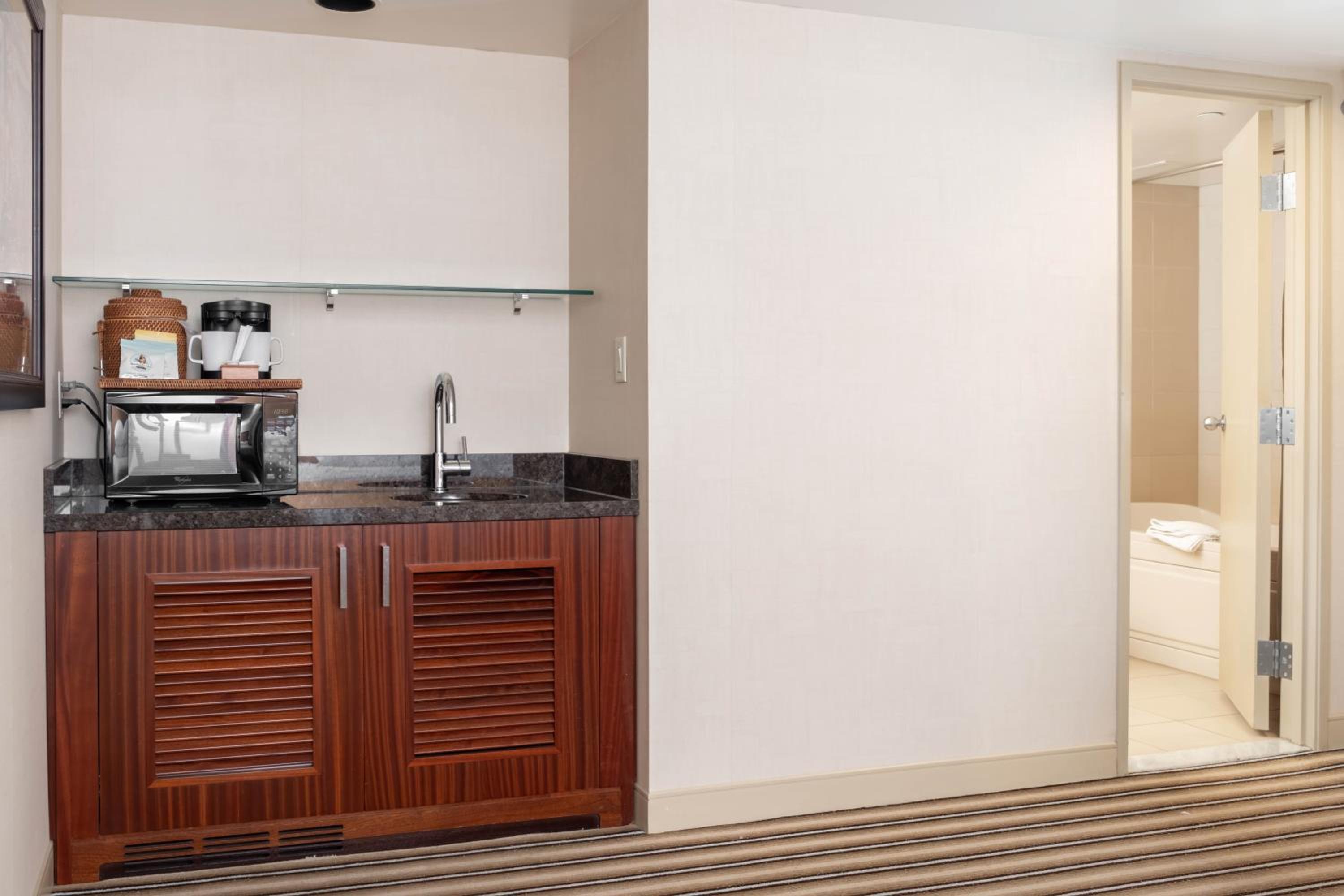 Hoku Studio Double Queen Suite - Photo 3