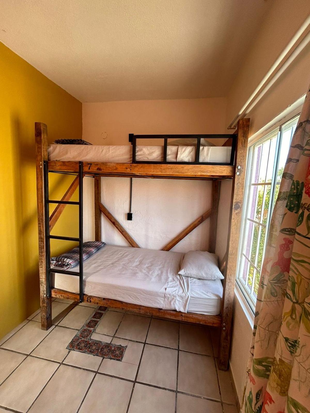 Small Twin Room - Photo 2