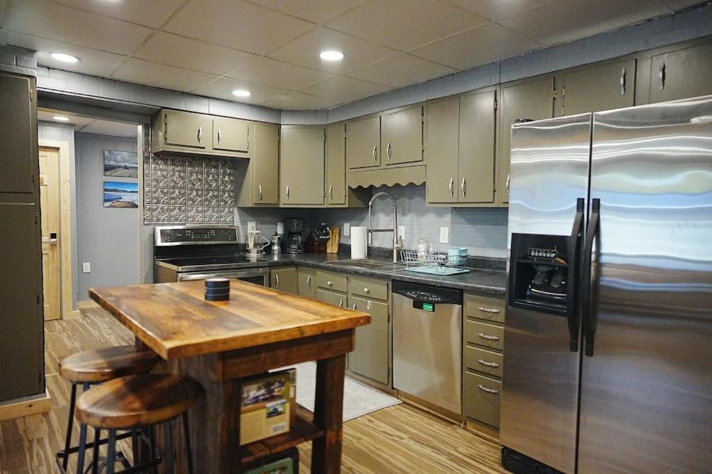 Five-Bedroom House photo 2
