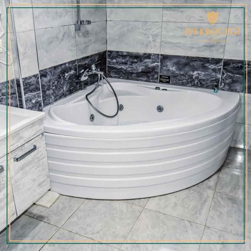 Deluxe Double Room (2 Adults + 1 Child)