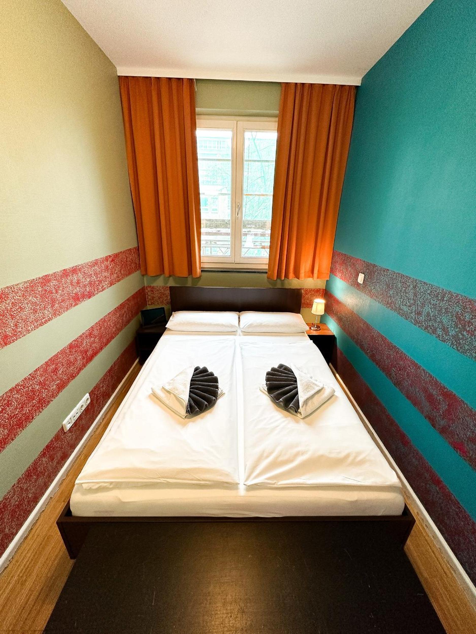 Single Room With Shared Bathroom photo 2