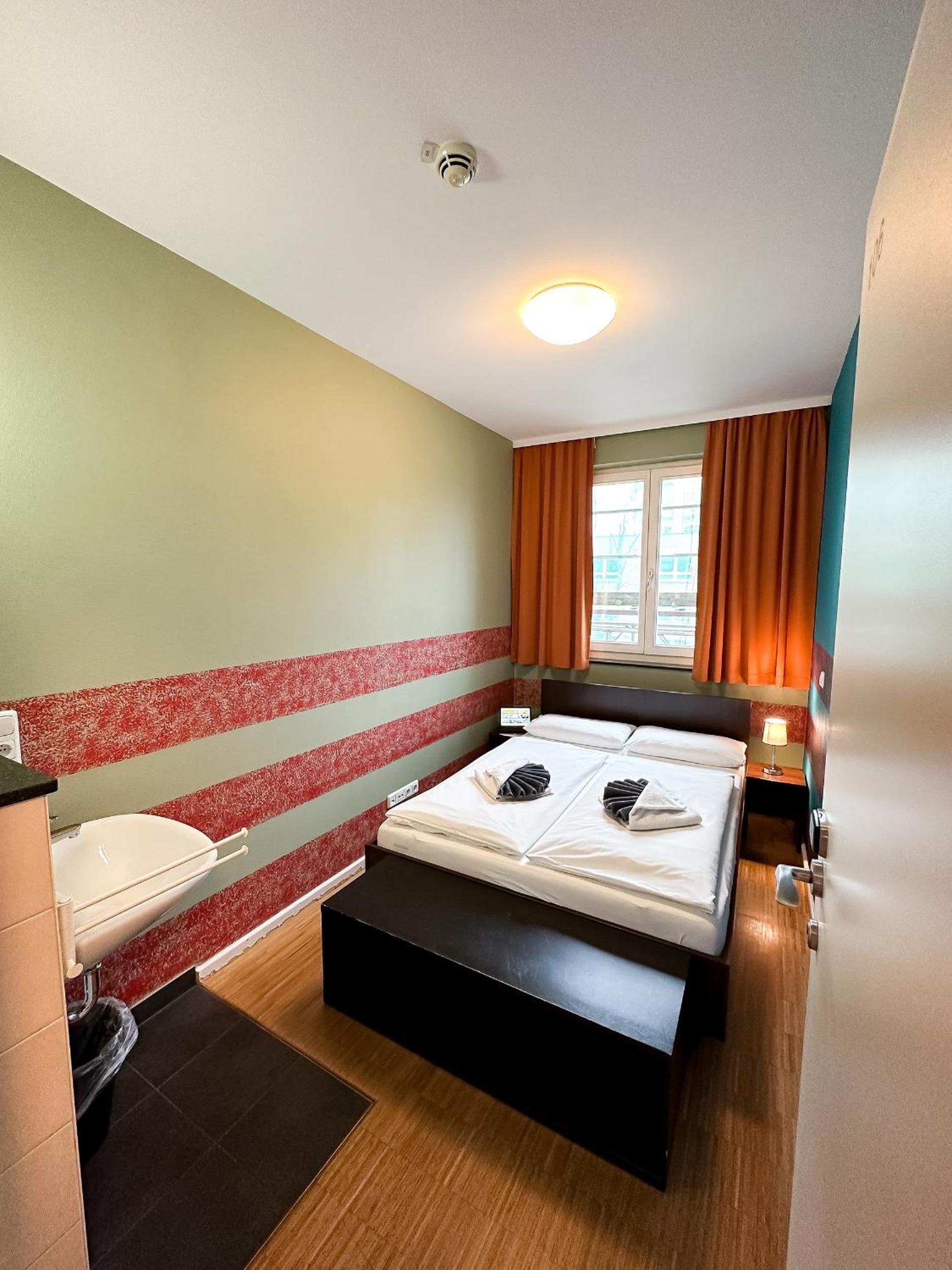 Single Room With Shared Bathroom photo 3