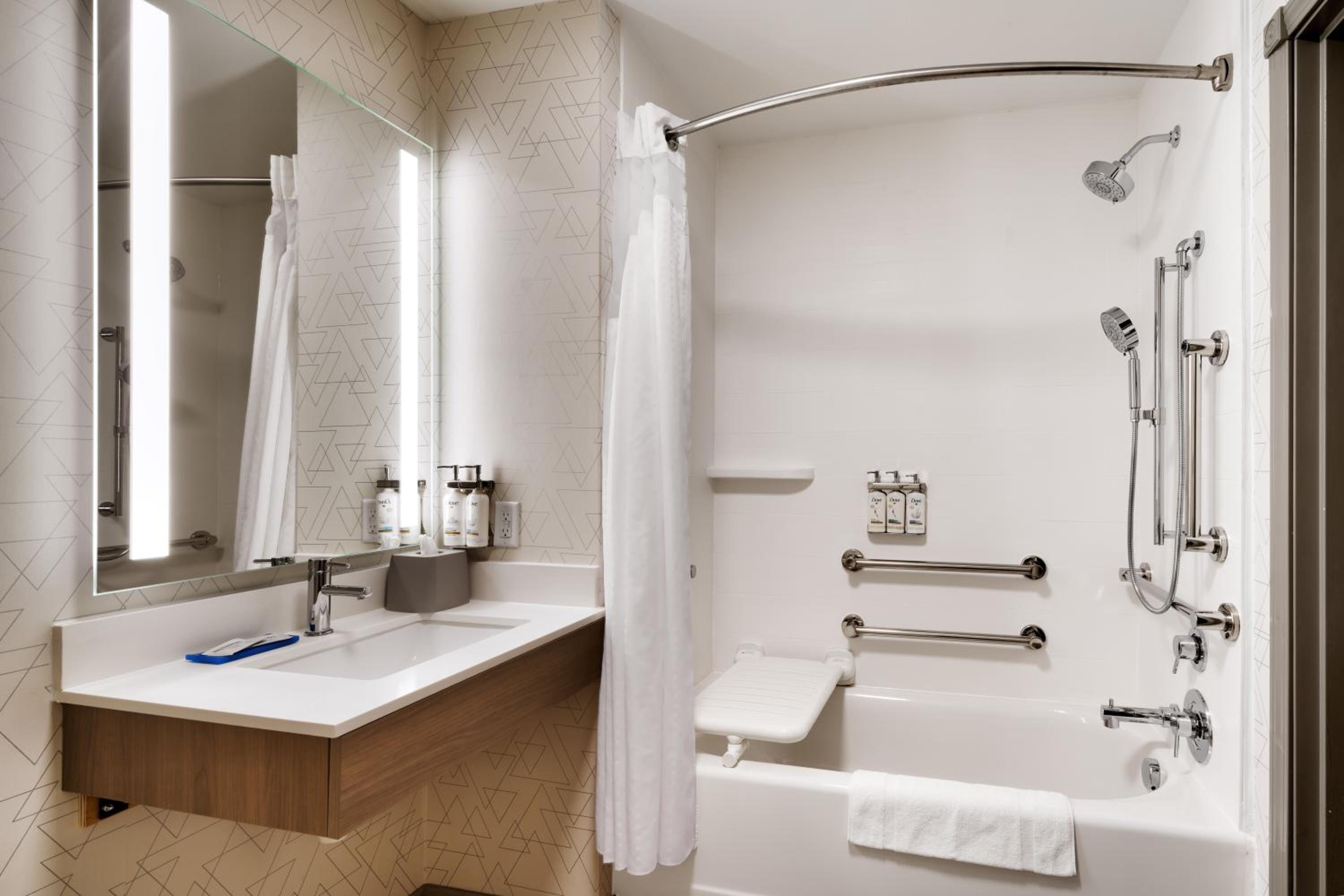Standard King Room with Mobility Accessible Tub - Photo 2