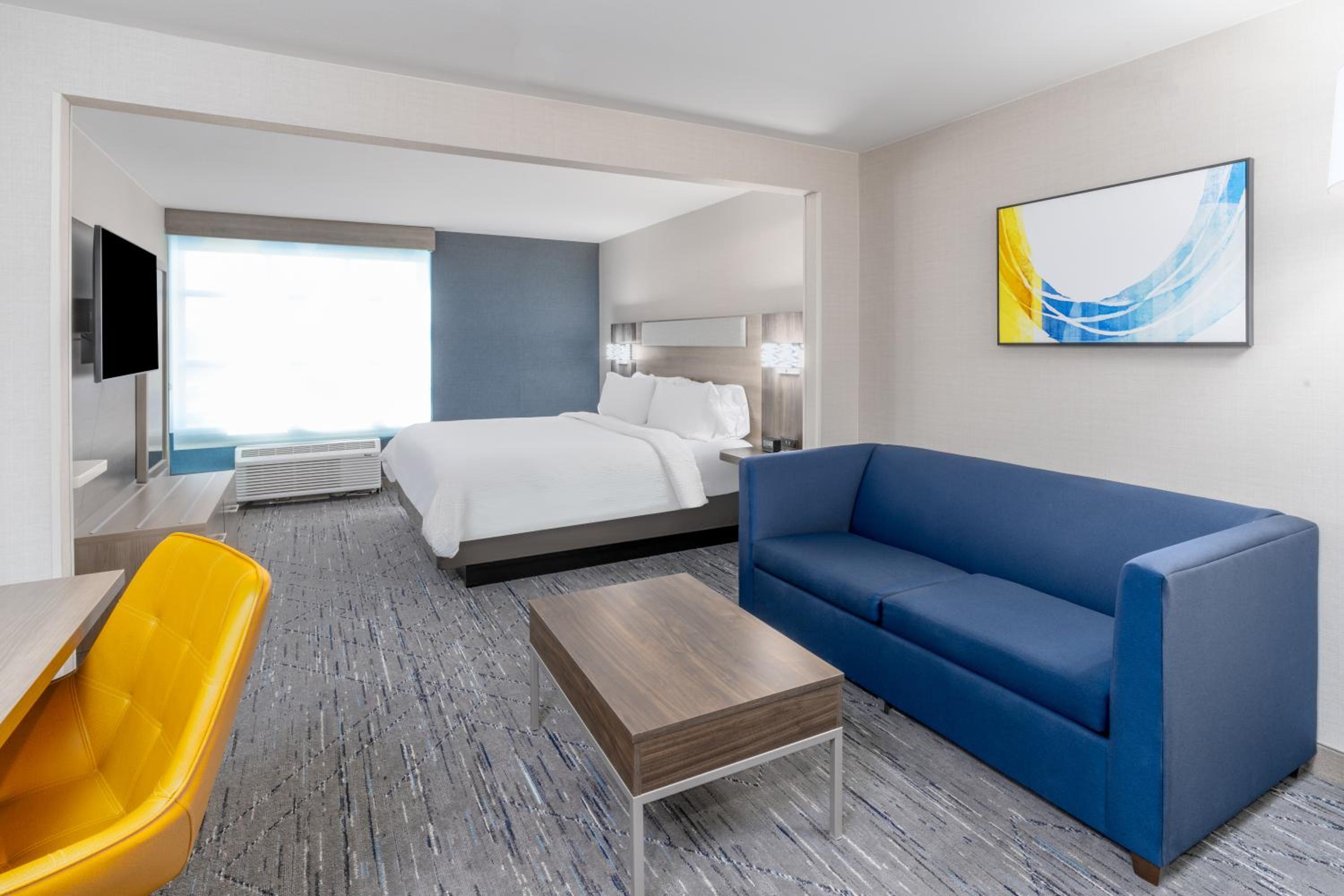 King Suite with Sofa Bed - Photo 4