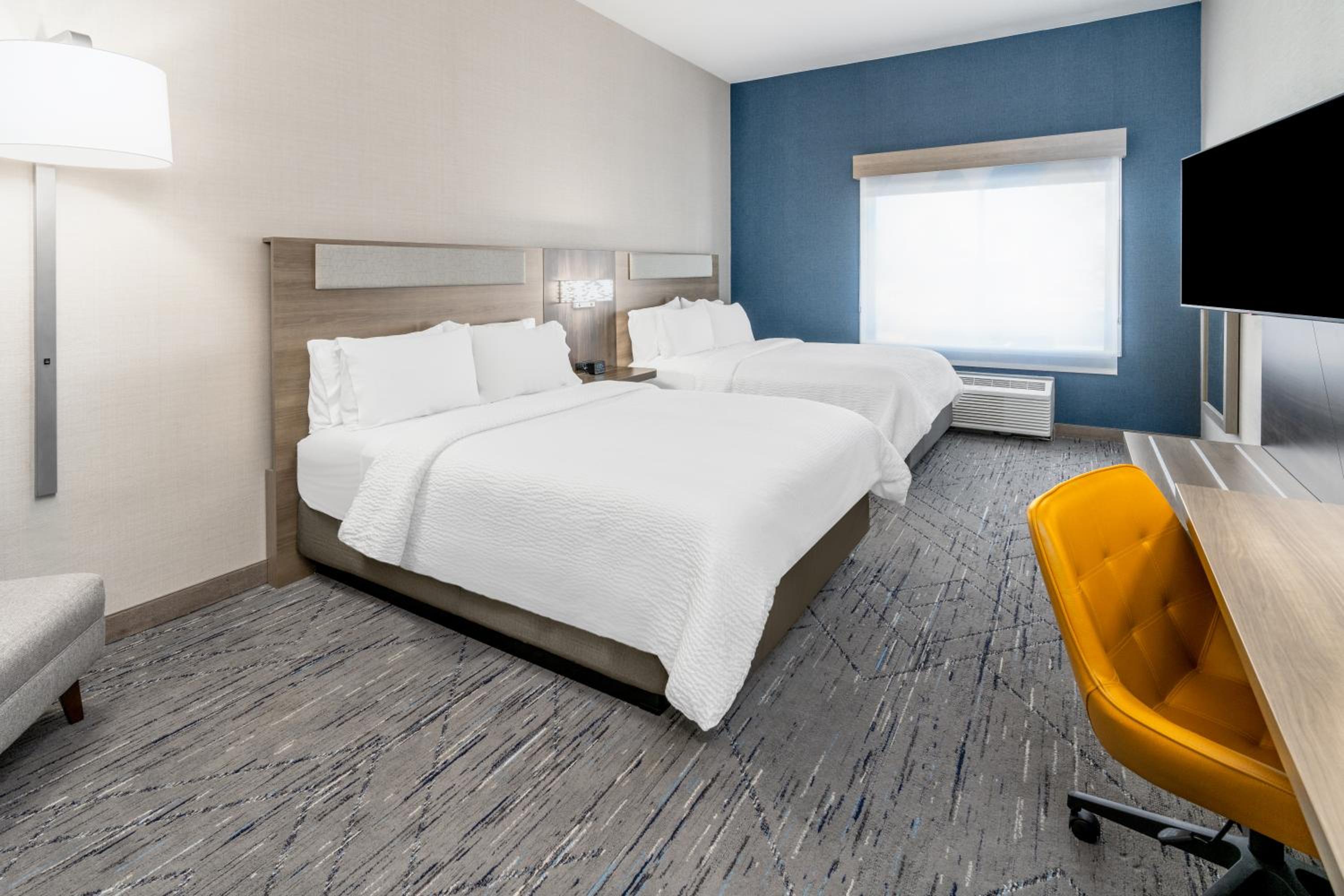 Standard Room with Two Queen Beds - Photo 1