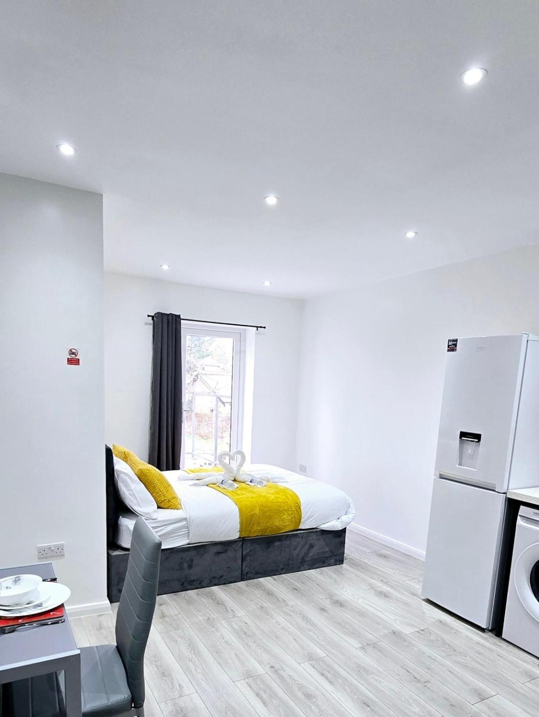 One-Bedroom Apartment photo 2