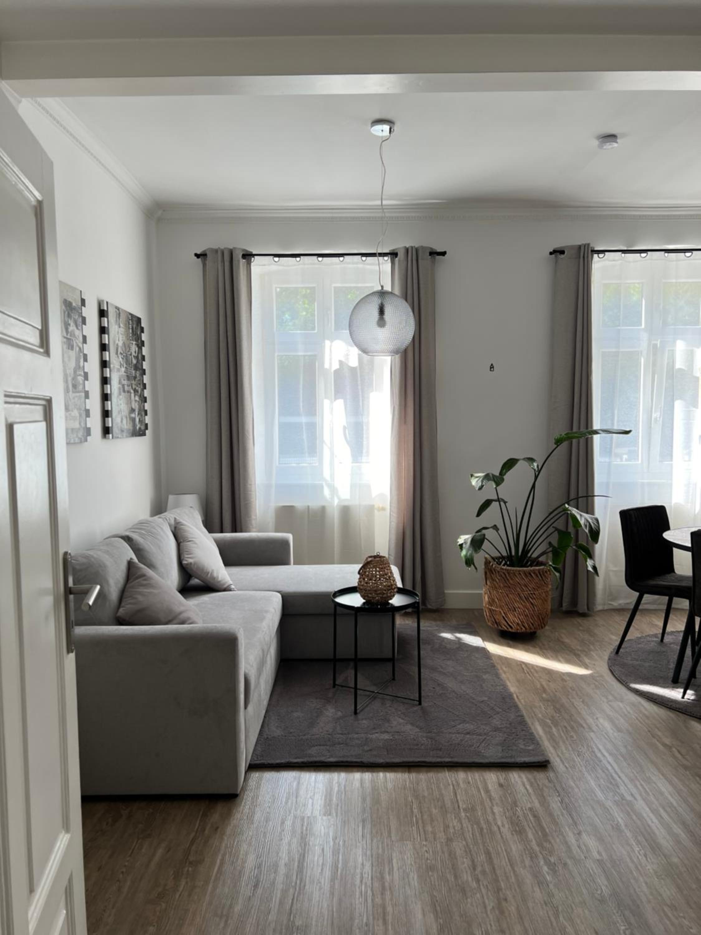One-Bedroom Apartment photo 1