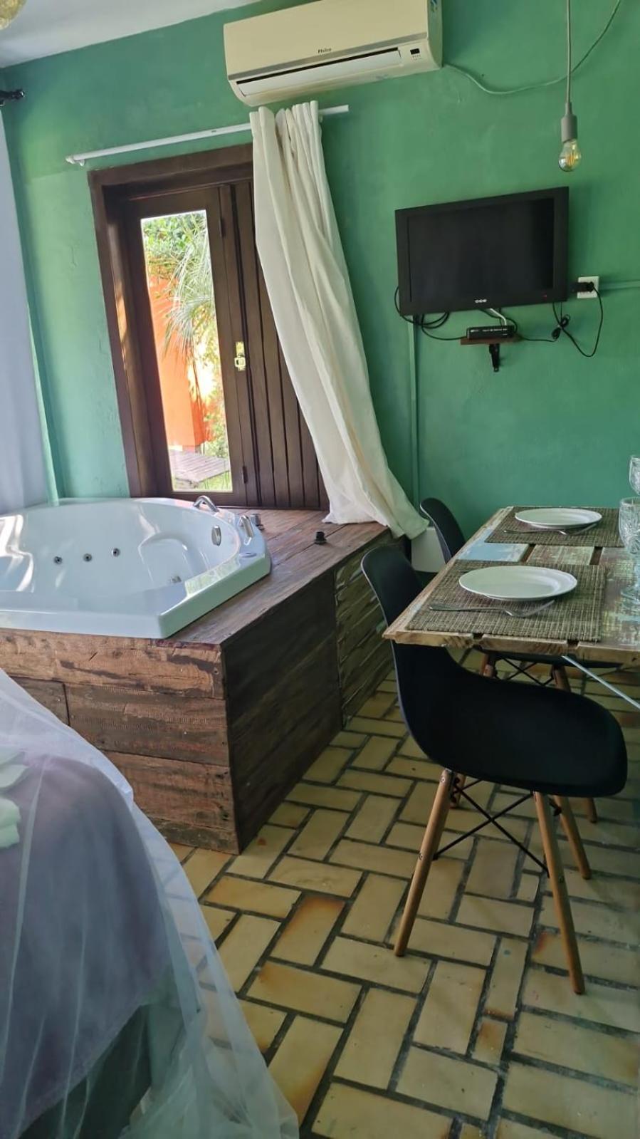 Suite with Hot Tub photo 1