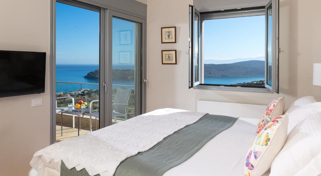 Three-Bedroom Villa with Private Pool-Topaz