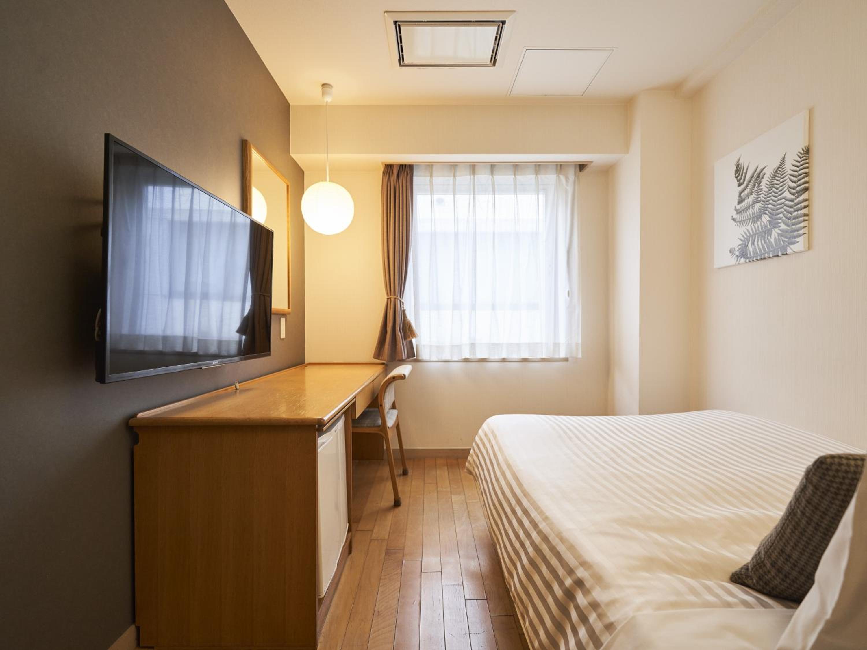 Standard Double Room with Small Double Bed with Breakfast - Non-Smoking photo 2
