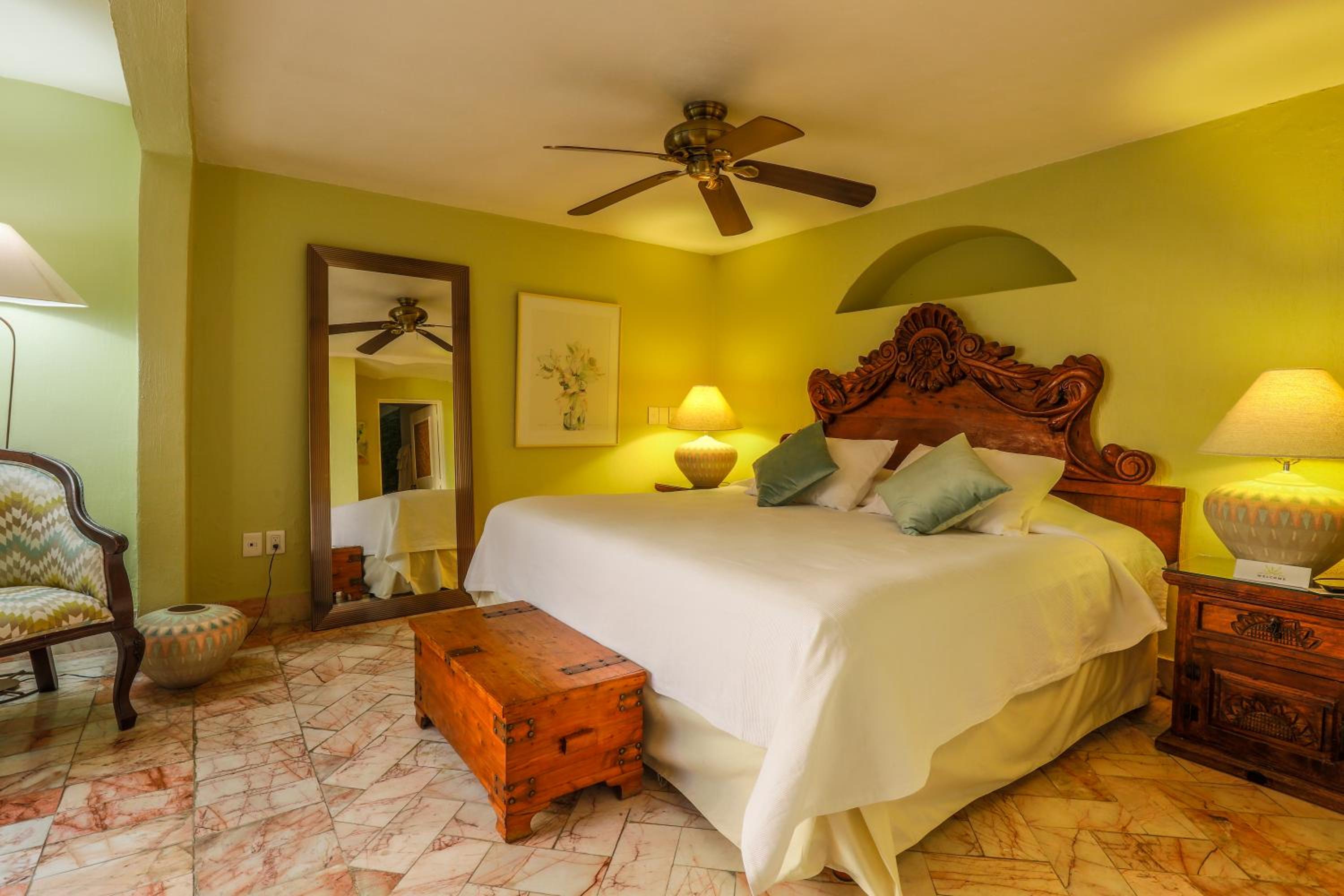 Deluxe King Room