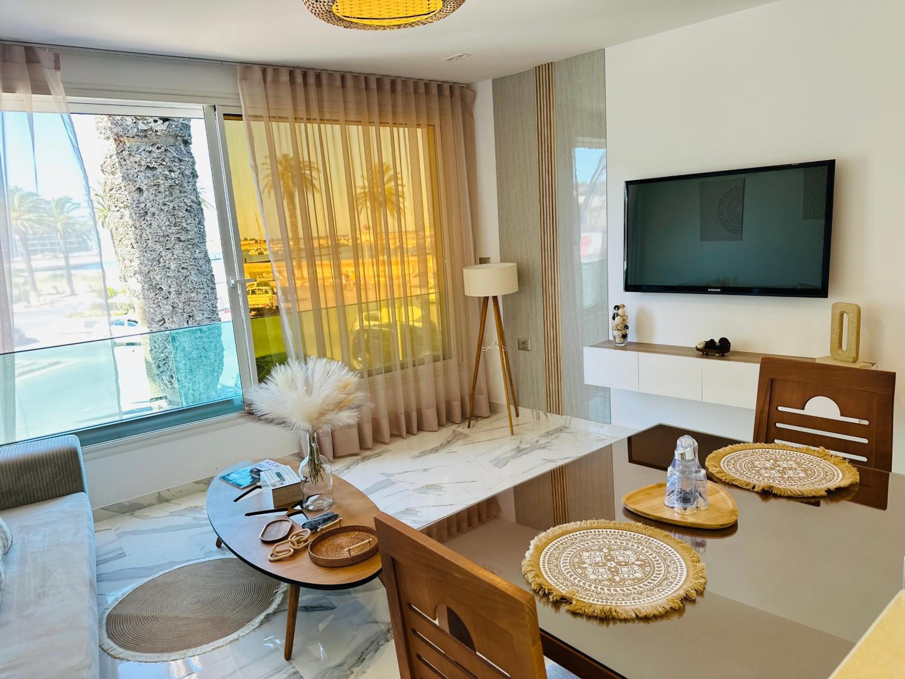 Deluxe One-Bedroom Apartment with Ocean View photo 1