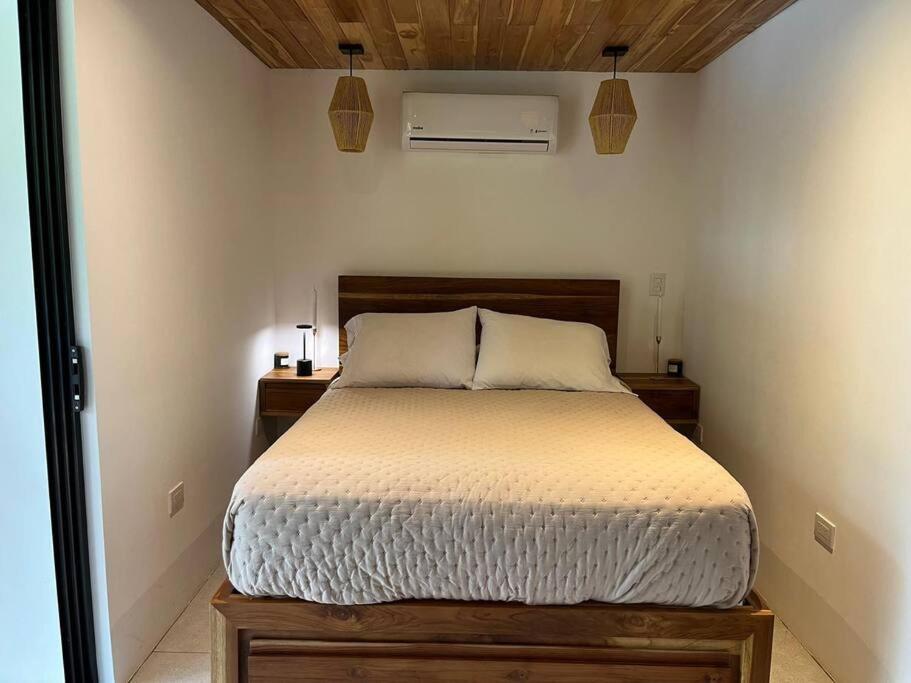 One-Bedroom House photo 1