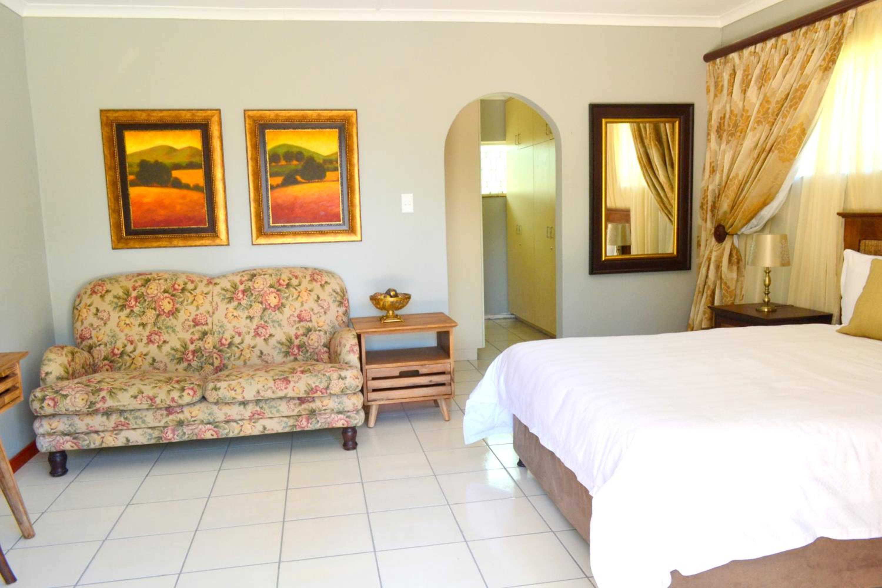 Deluxe Queen Room - Photo 2