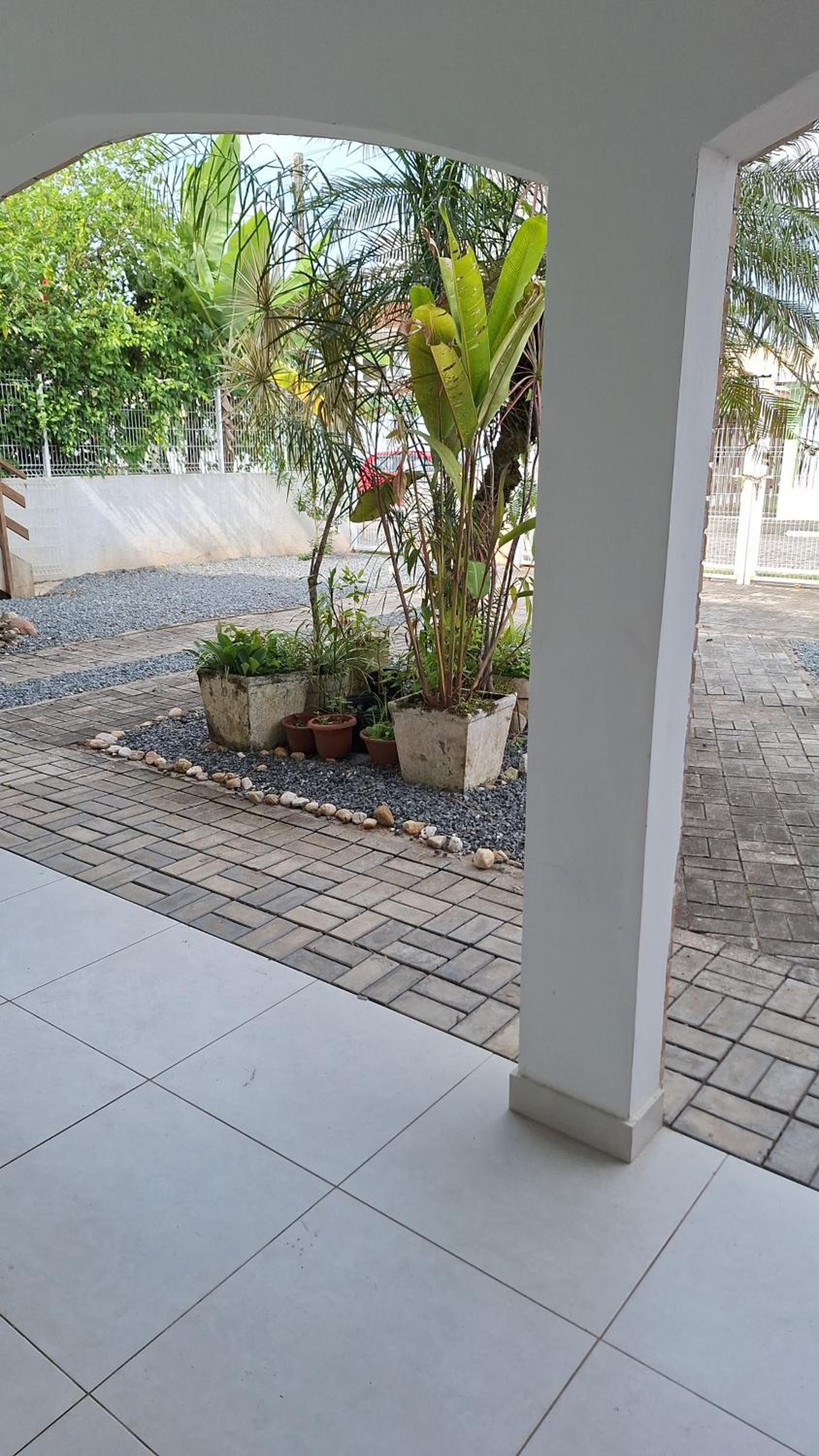 Five-Bedroom House photo 3