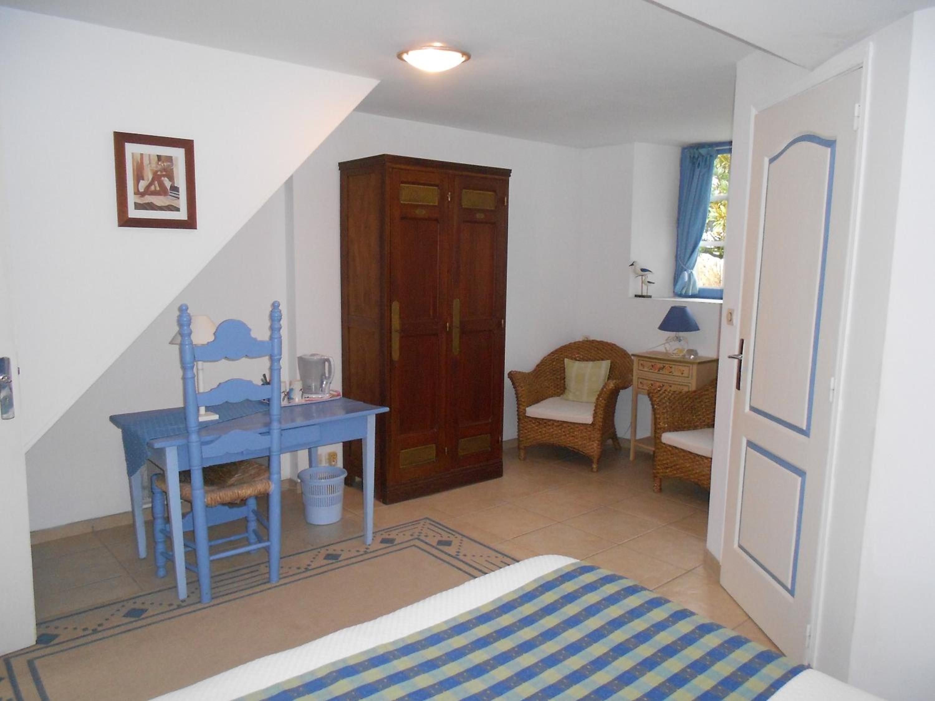 Double Room - Photo 6